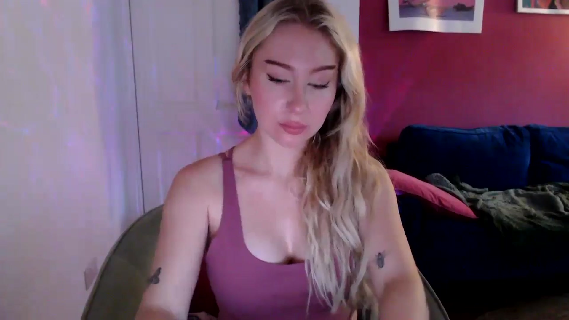 Gallery image thumbnail from PetiteAvax's myfreecams stream on, 09/23/2024, 08:15 image 3 of 20