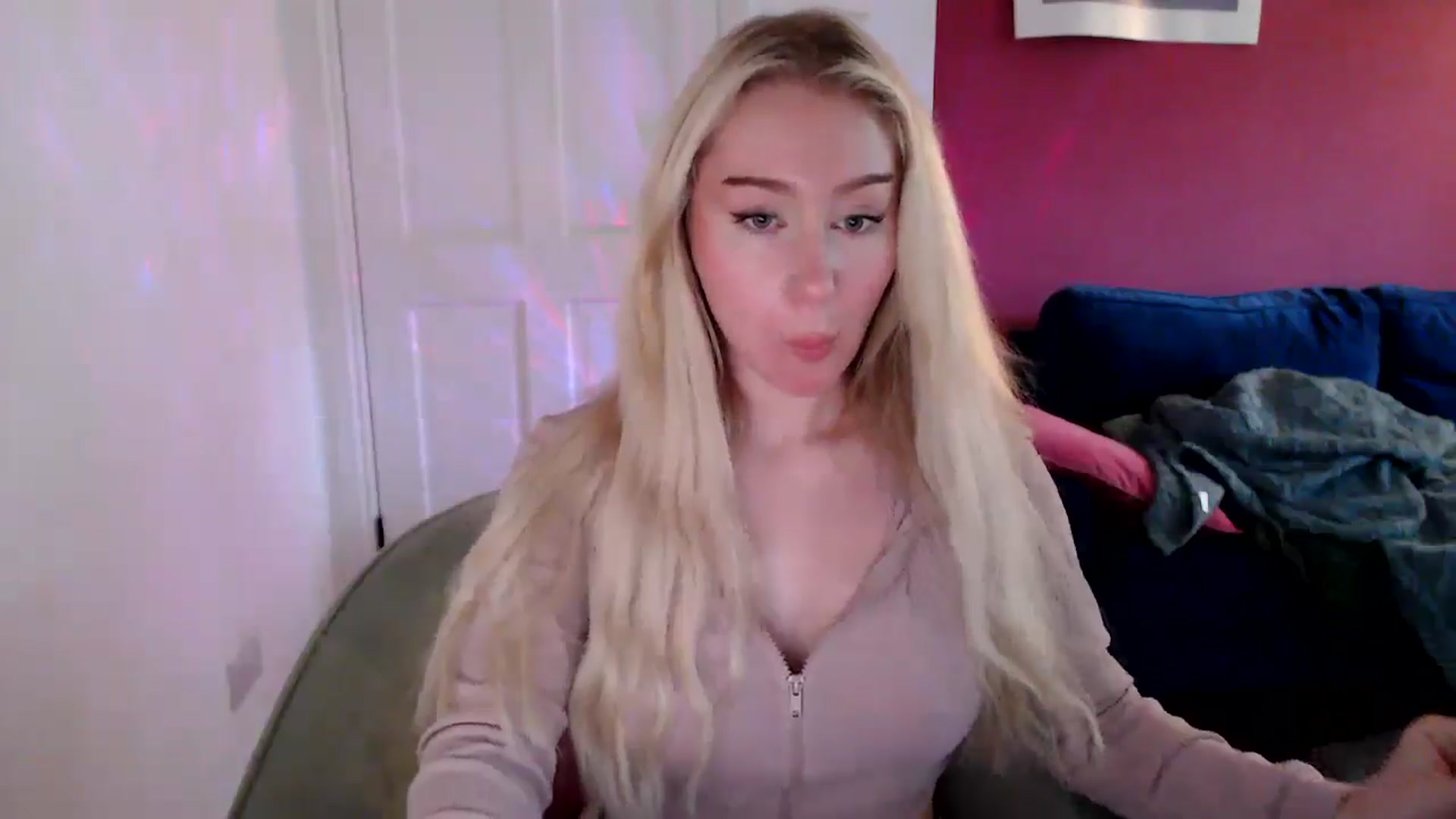 Gallery image thumbnail from PetiteAvax's myfreecams stream on, 09/23/2024, 09:24 image 3 of 20