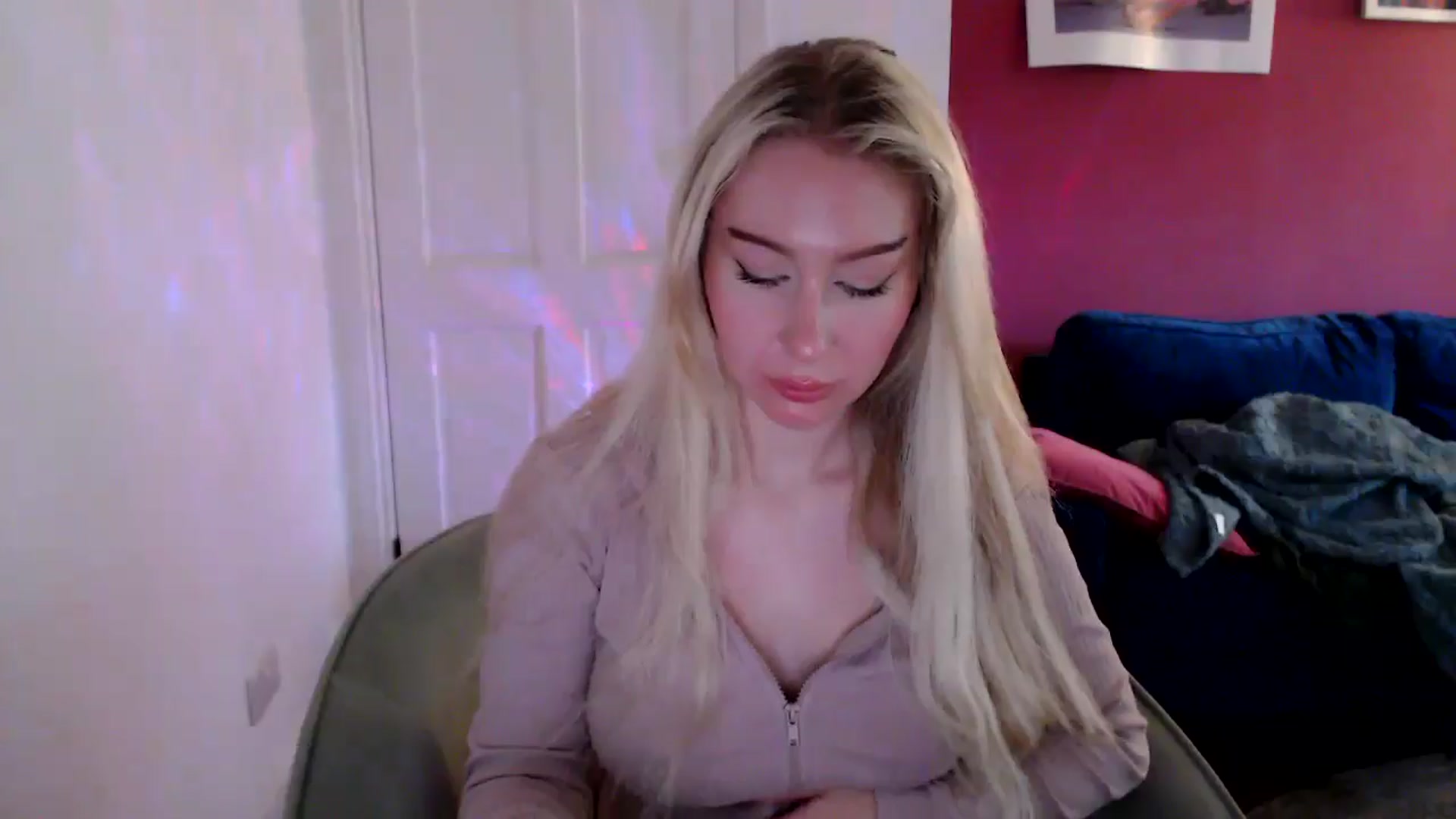 Gallery image thumbnail from PetiteAvax's myfreecams stream on, 09/23/2024, 09:24 image 7 of 20