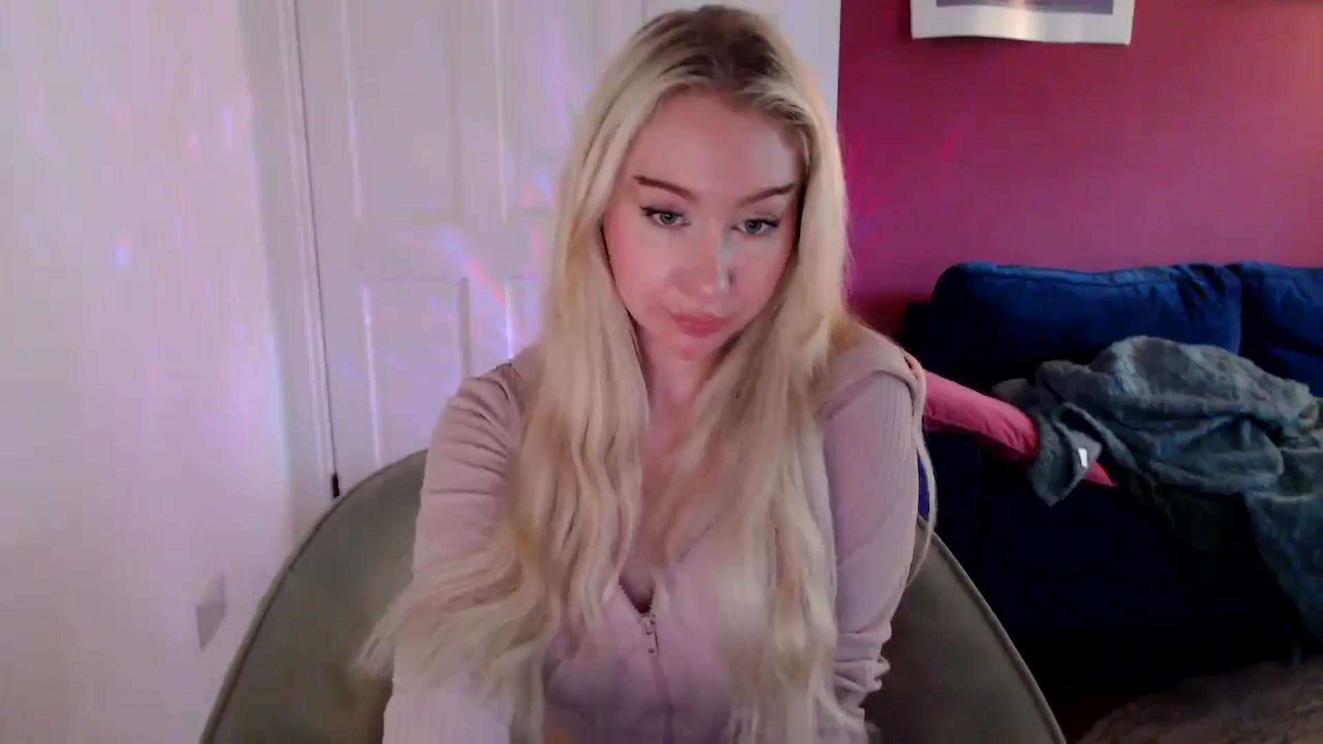 Gallery image thumbnail from PetiteAvax's myfreecams stream on, 09/23/2024, 09:24 image 2 of 20
