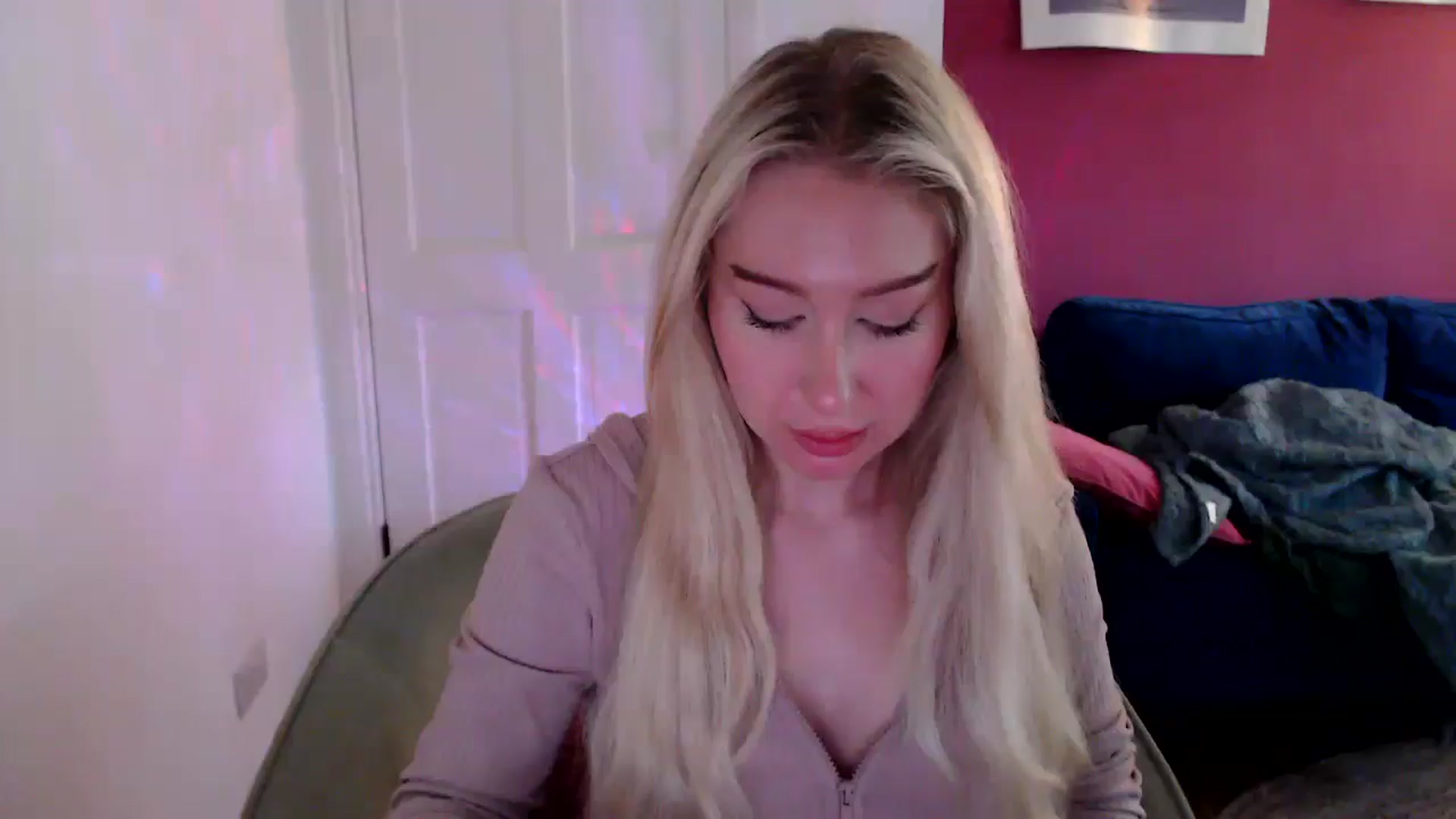 Gallery image thumbnail from PetiteAvax's myfreecams stream on, 09/23/2024, 09:24 image 1 of 20