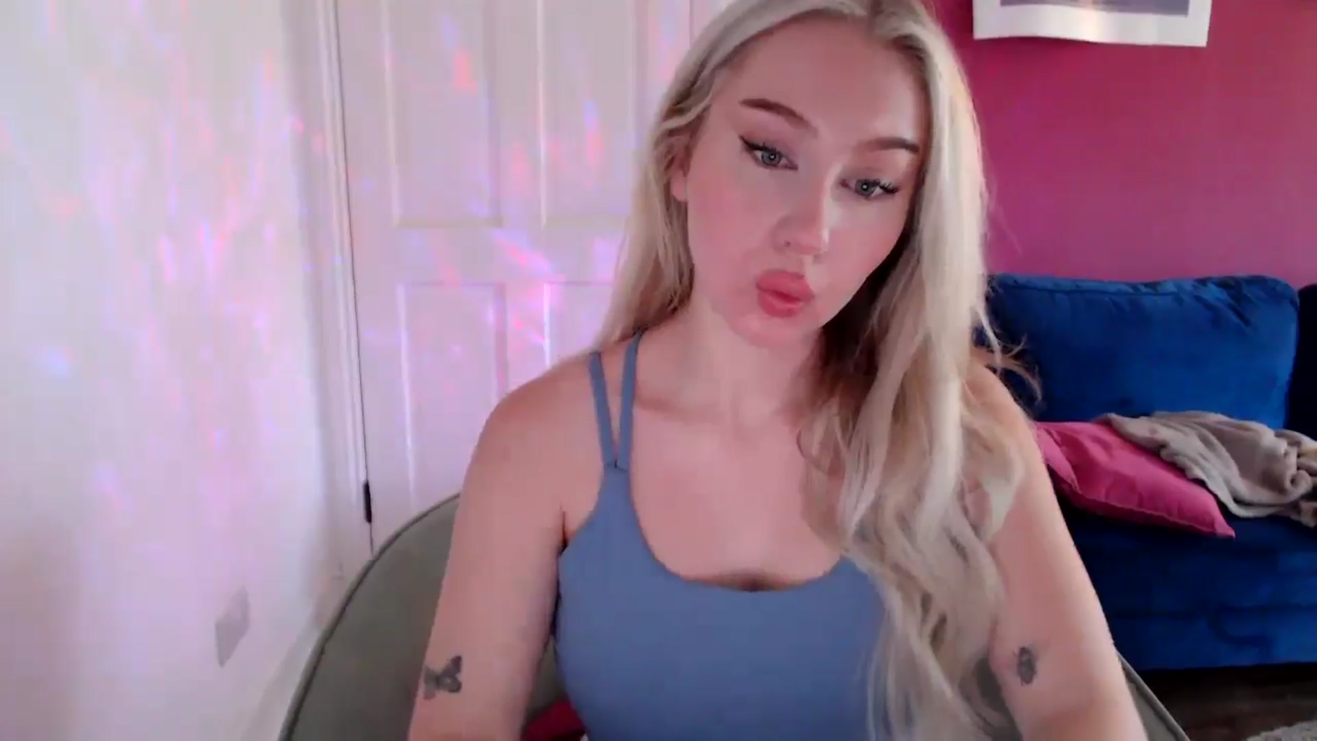 Gallery image thumbnail from PetiteAvax's myfreecams stream on, 09/25/2024, 09:47 image 16 of 20