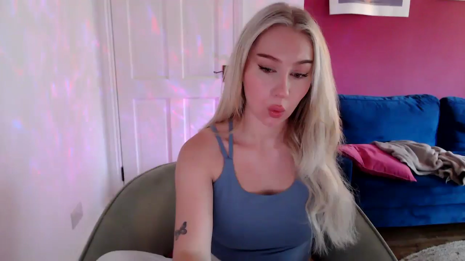 Gallery image thumbnail from PetiteAvax's myfreecams stream on, 09/25/2024, 09:47 image 1 of 20