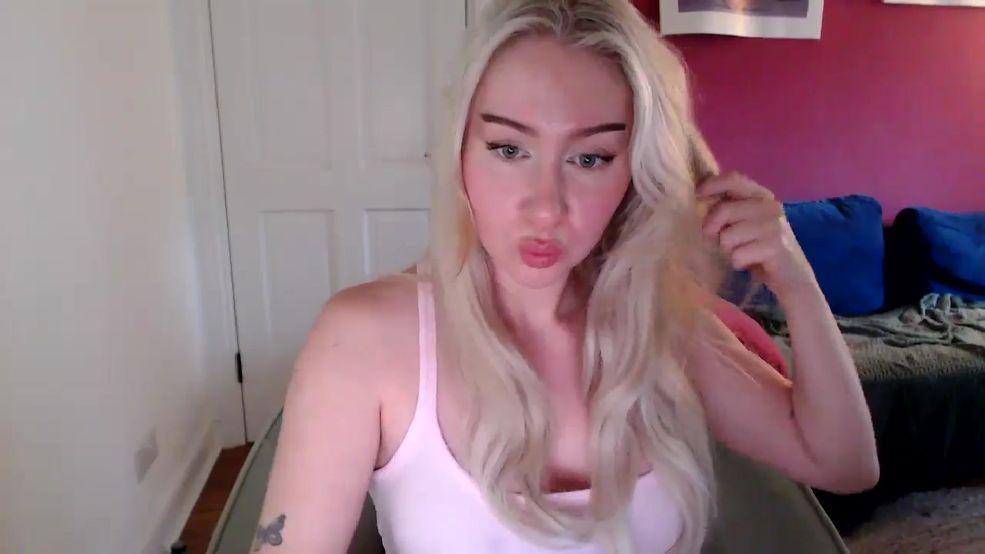 Gallery image thumbnail from PetiteAvax's myfreecams stream on, 09/26/2024, 12:20 image 15 of 20