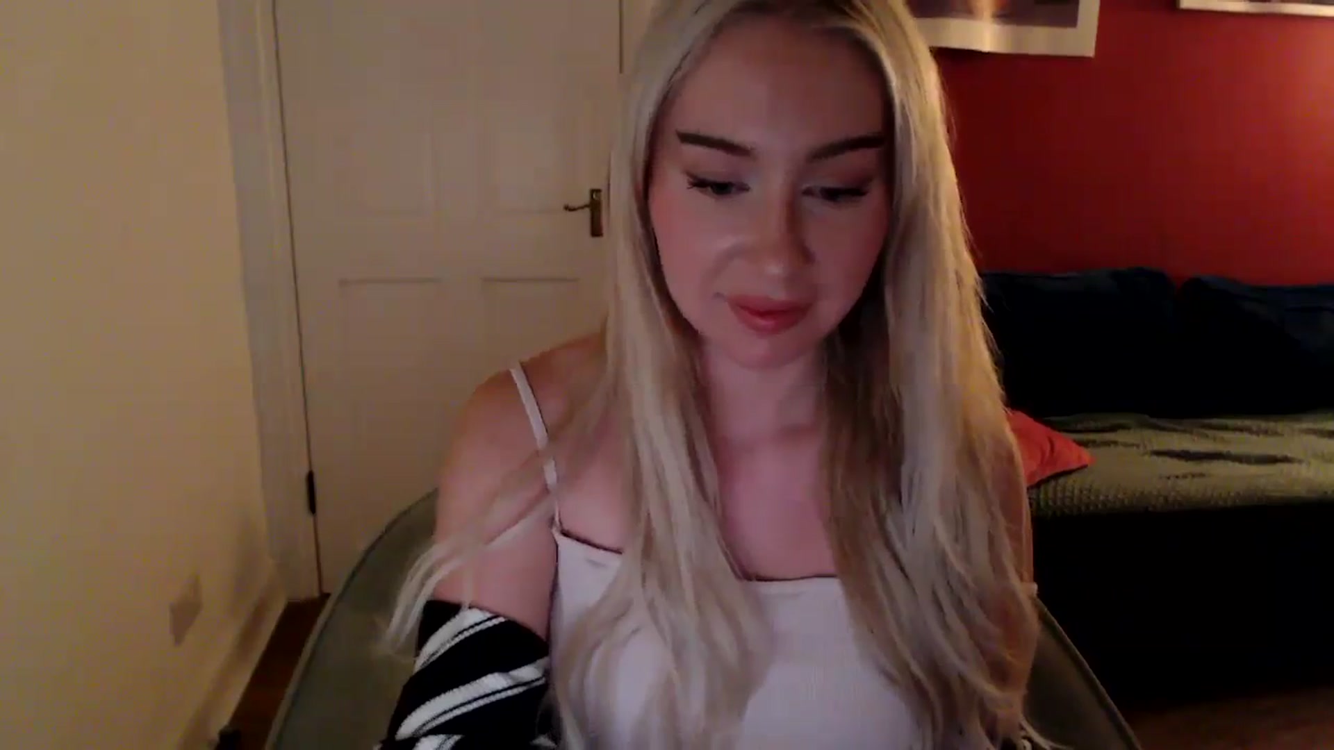 Gallery image thumbnail from PetiteAvax's myfreecams stream on, 09/26/2024, 20:43 image 16 of 20