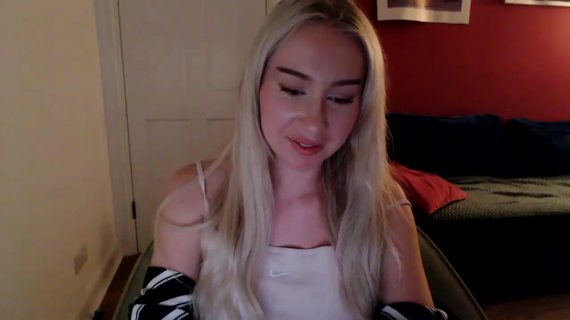 Gallery image thumbnail from PetiteAvax's myfreecams stream on, 09/26/2024, 20:43 image 14 of 20