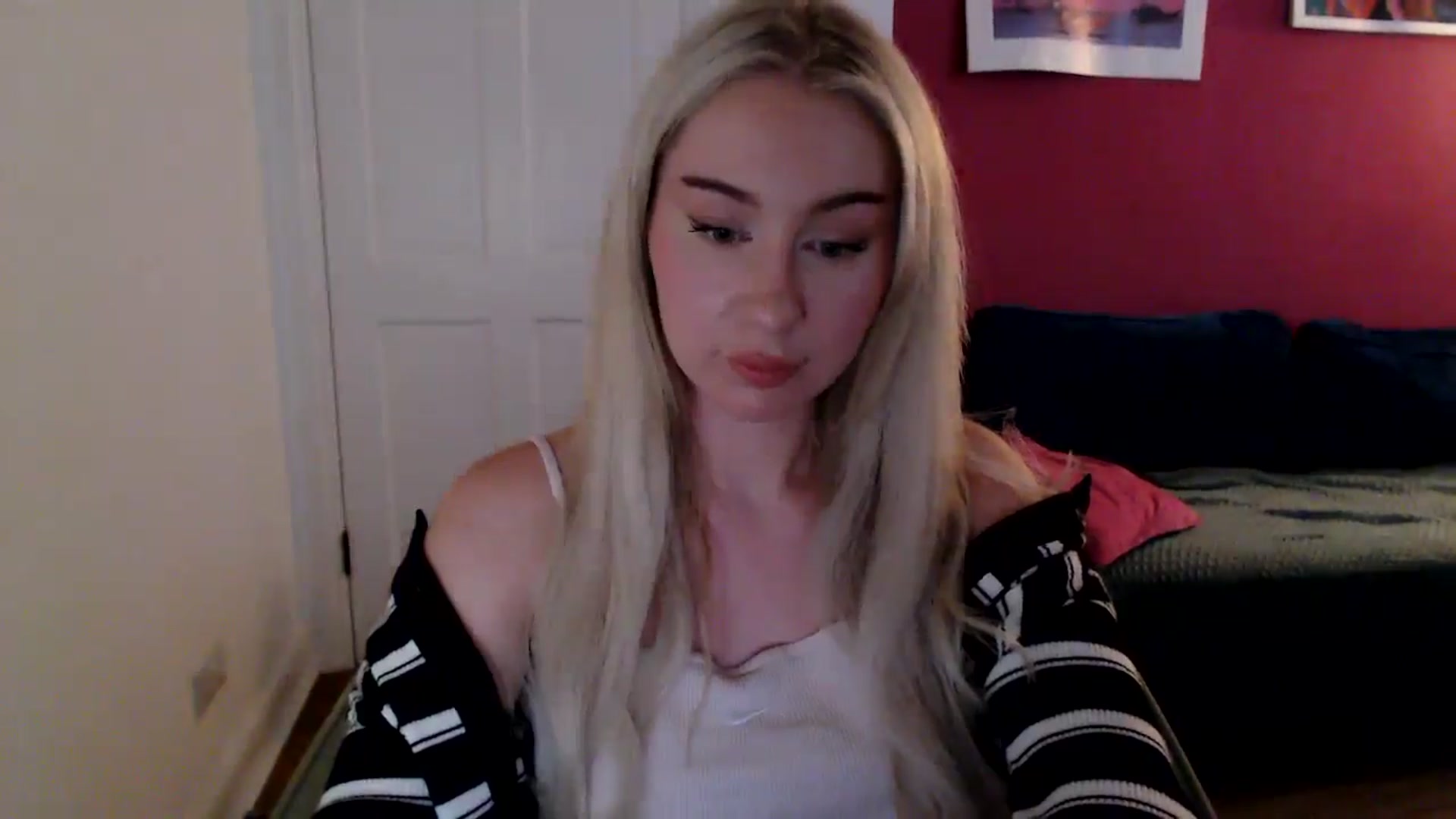 Gallery image thumbnail from PetiteAvax's myfreecams stream on, 09/26/2024, 20:43 image 5 of 20