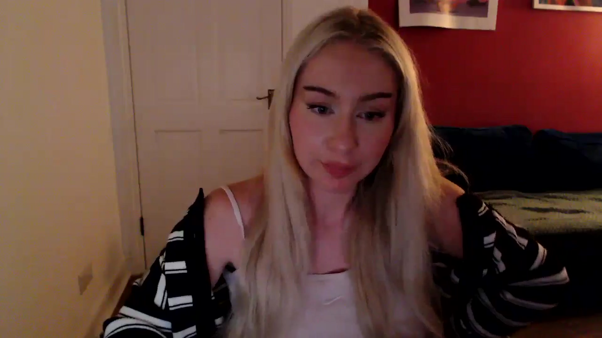 Gallery image thumbnail from PetiteAvax's myfreecams stream on, 09/26/2024, 20:43 image 10 of 20