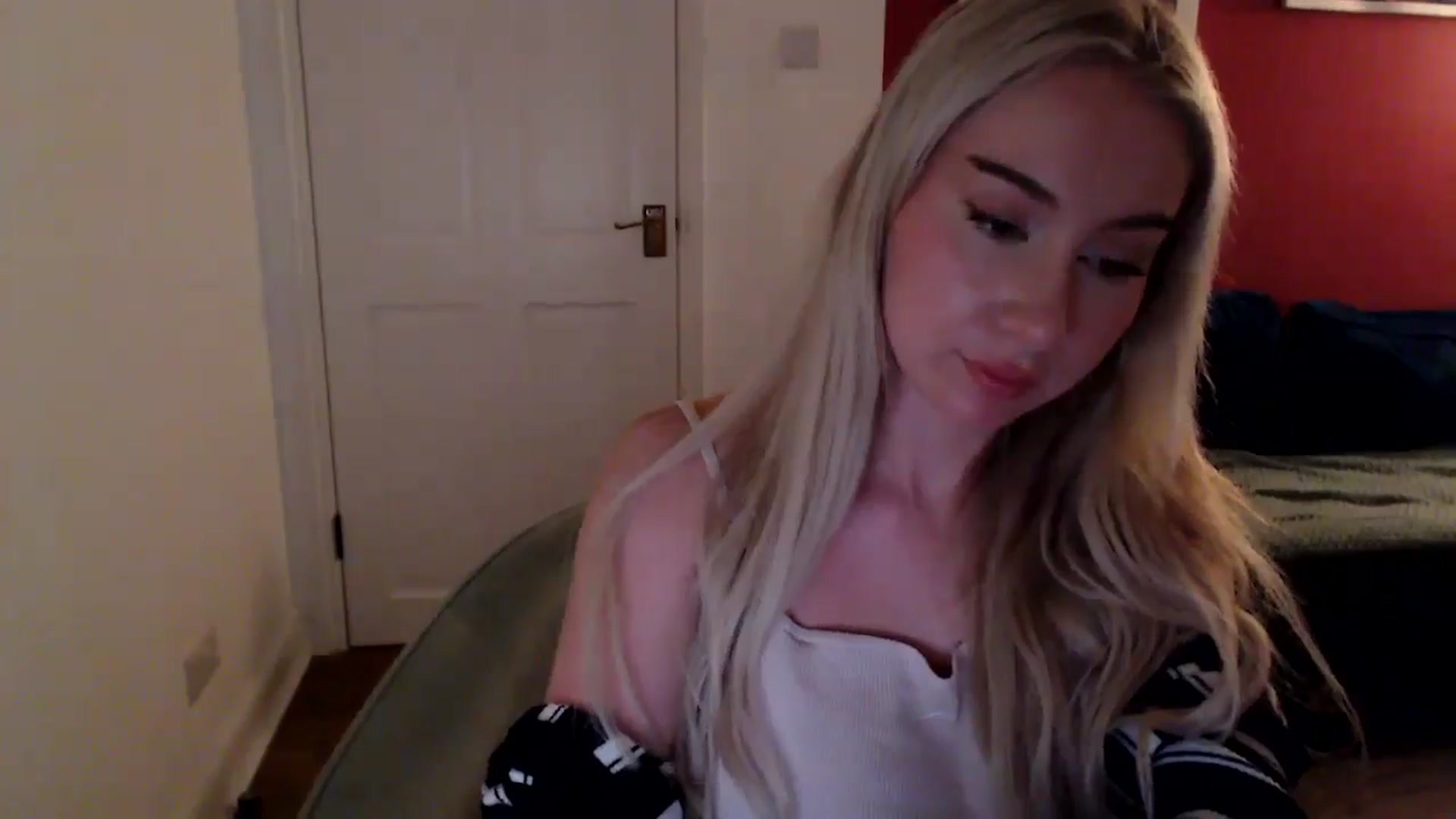 Gallery image thumbnail from PetiteAvax's myfreecams stream on, 09/26/2024, 20:43 image 19 of 20