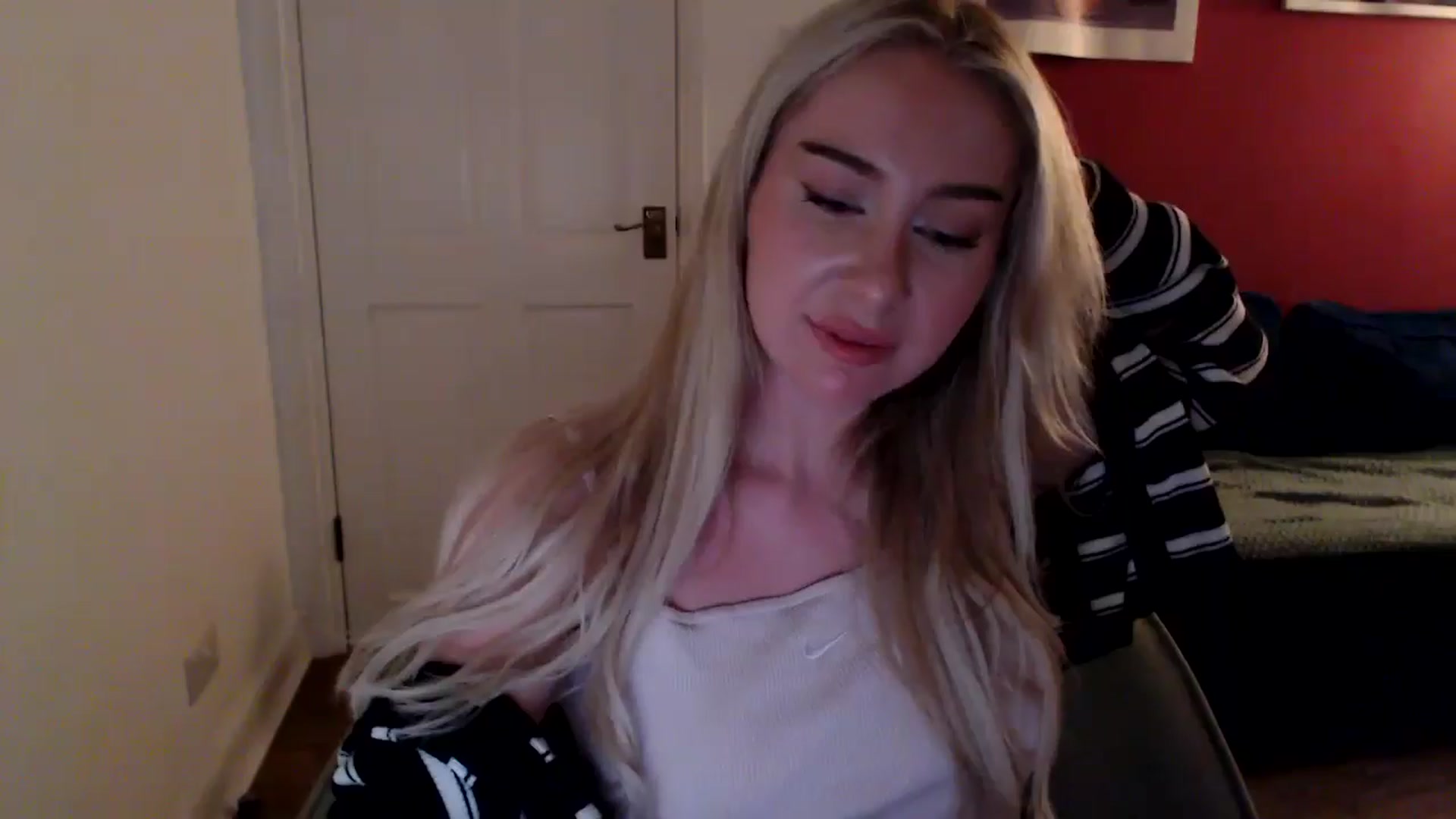 Gallery image thumbnail from PetiteAvax's myfreecams stream on, 09/26/2024, 20:43 image 18 of 20