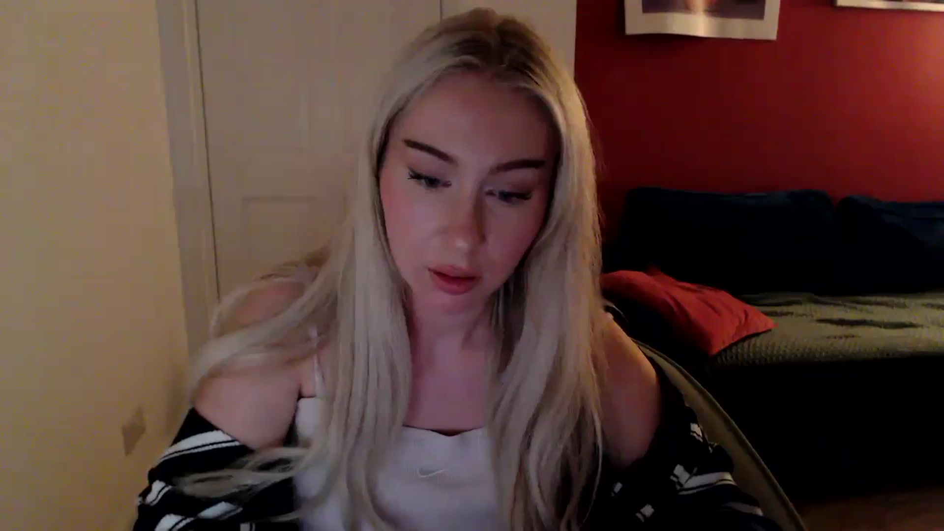 Gallery image thumbnail from PetiteAvax's myfreecams stream on, 09/26/2024, 20:43 image 13 of 20