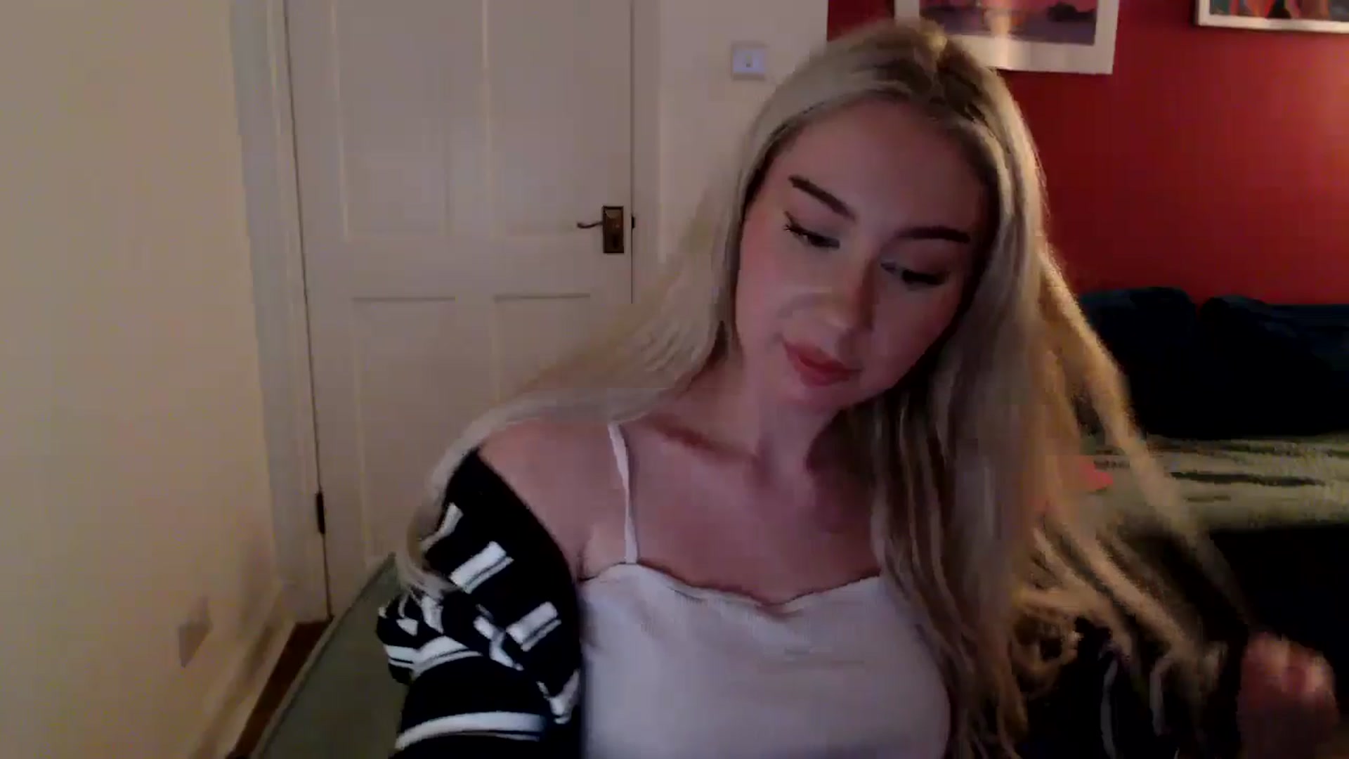 Gallery image thumbnail from PetiteAvax's myfreecams stream on, 09/26/2024, 20:43 image 4 of 20