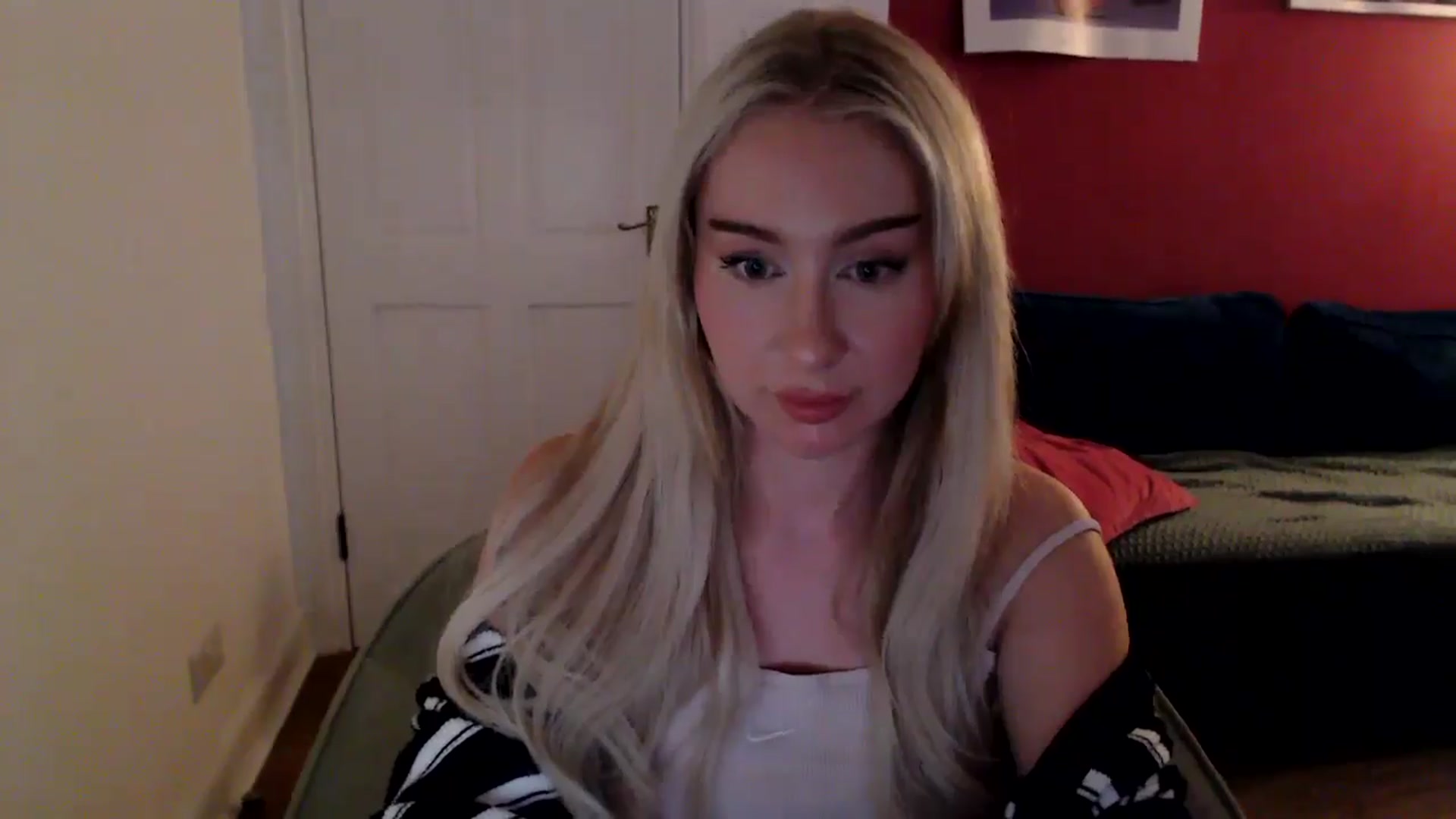 Gallery image thumbnail from PetiteAvax's myfreecams stream on, 09/26/2024, 20:43 image 12 of 20