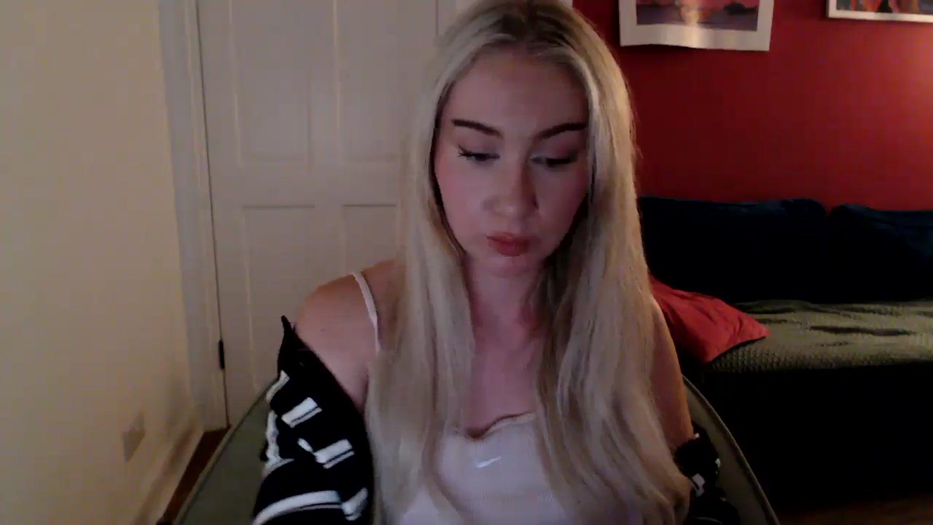 Gallery image thumbnail from PetiteAvax's myfreecams stream on, 09/26/2024, 20:43 image 6 of 20