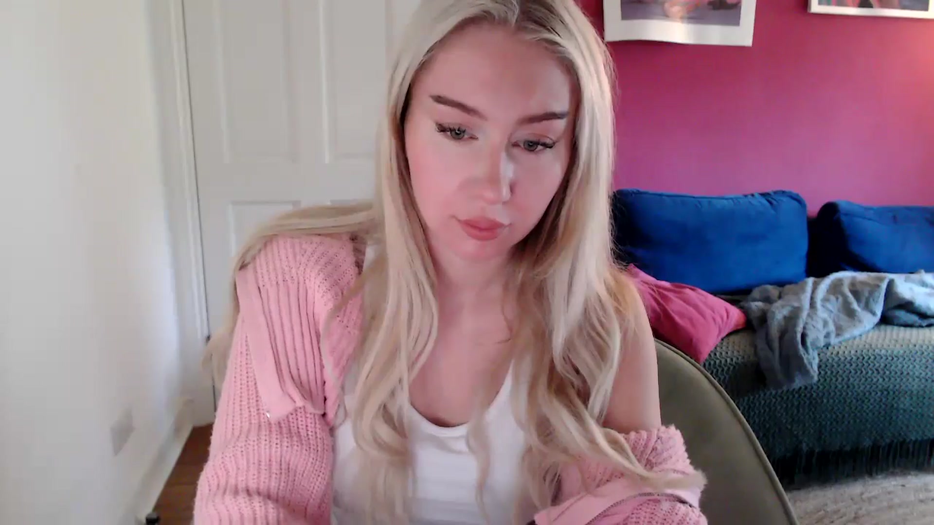 Gallery image thumbnail from PetiteAvax's myfreecams stream on, 09/27/2024, 11:05 image 16 of 20