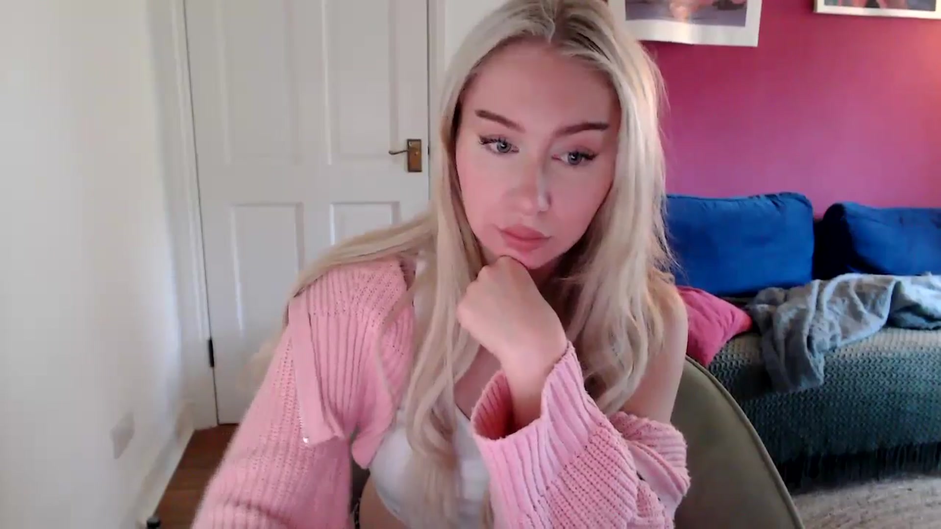 Gallery image thumbnail from PetiteAvax's myfreecams stream on, 09/27/2024, 11:05 image 15 of 20