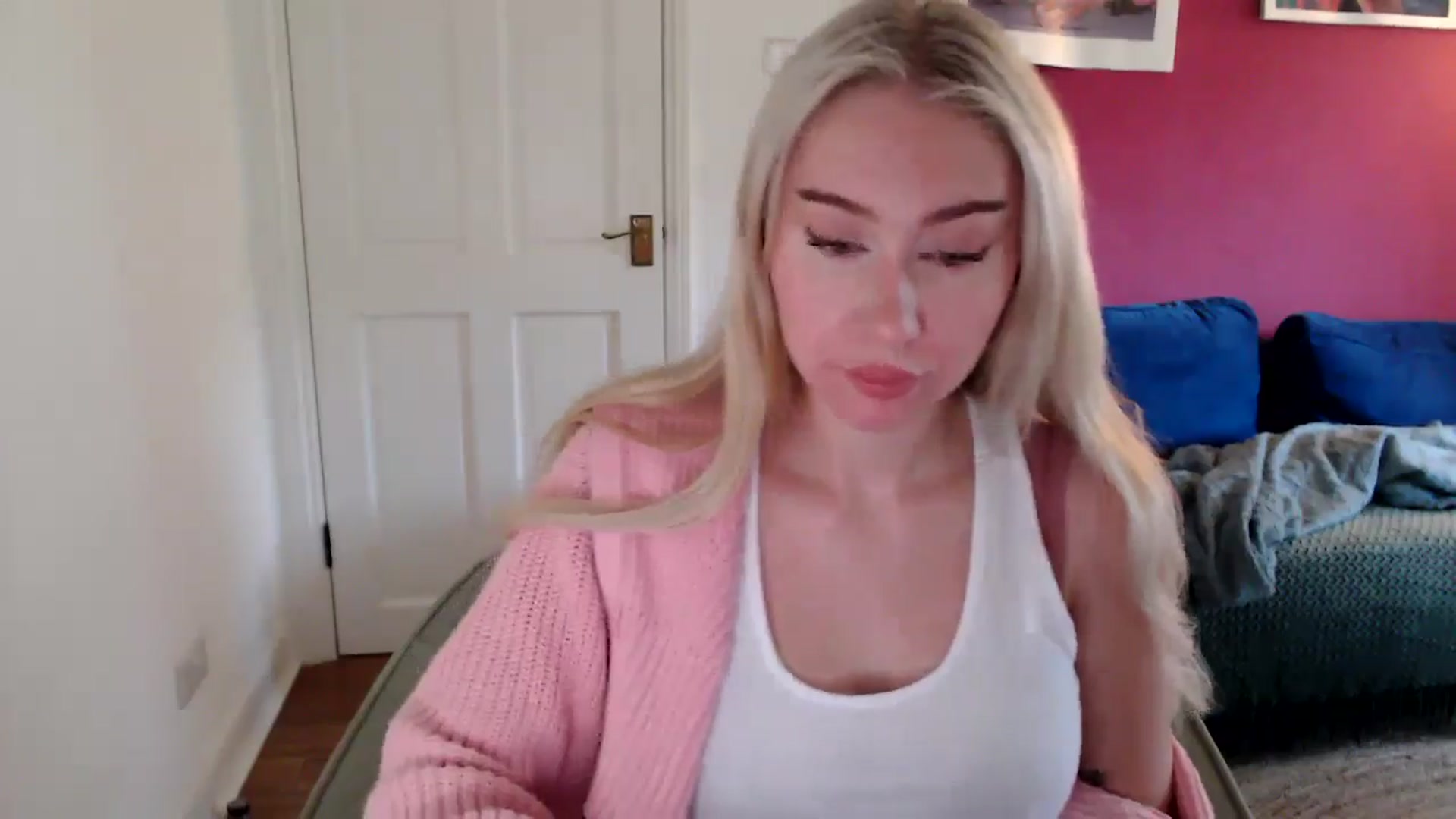 Gallery image thumbnail from PetiteAvax's myfreecams stream on, 09/27/2024, 11:05 image 3 of 20