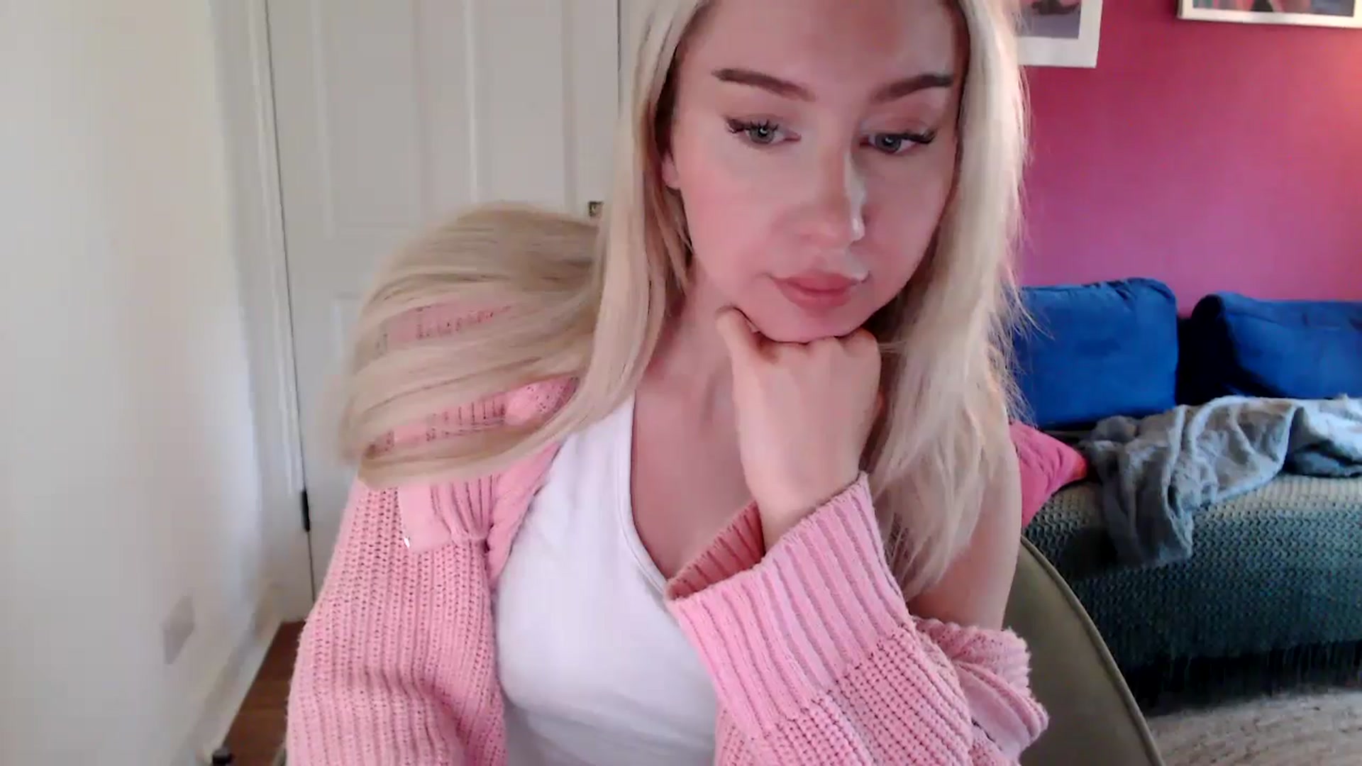 Gallery image thumbnail from PetiteAvax's myfreecams stream on, 09/27/2024, 11:05 image 14 of 20