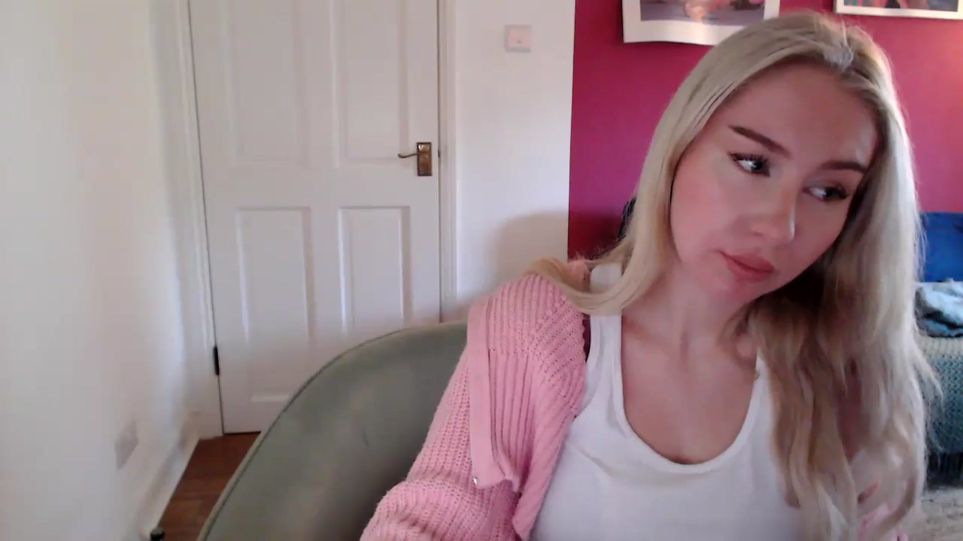 Gallery image thumbnail from PetiteAvax's myfreecams stream on, 09/27/2024, 11:05 image 12 of 20