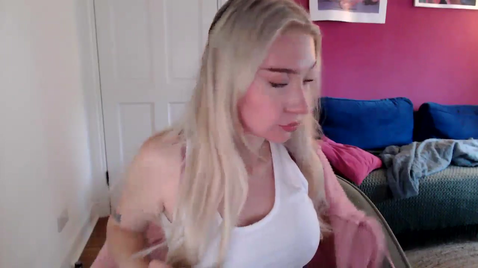 Gallery image thumbnail from PetiteAvax's myfreecams stream on, 09/27/2024, 11:05 image 2 of 20