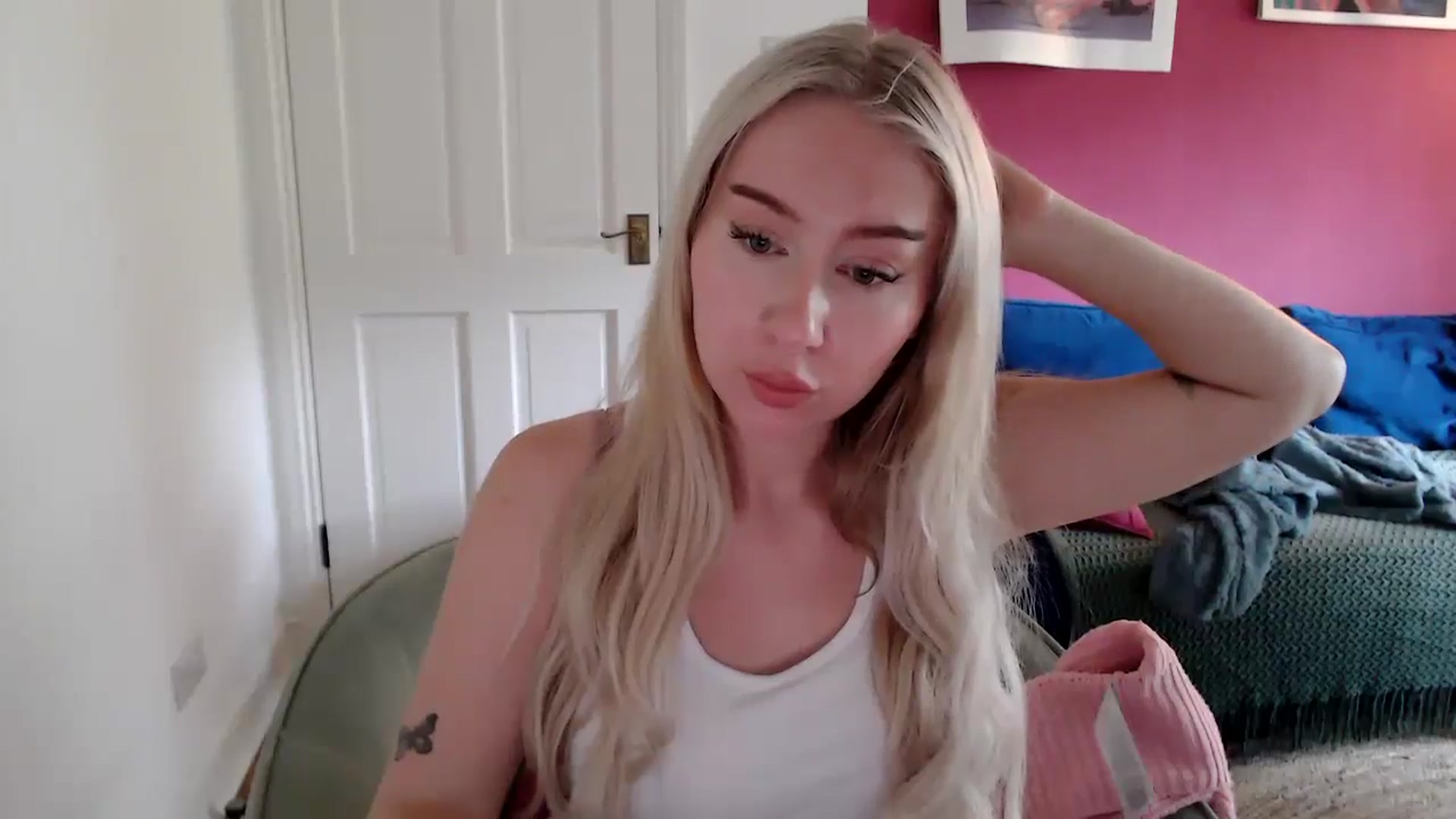 Gallery image thumbnail from PetiteAvax's myfreecams stream on, 09/27/2024, 12:48 image 9 of 20