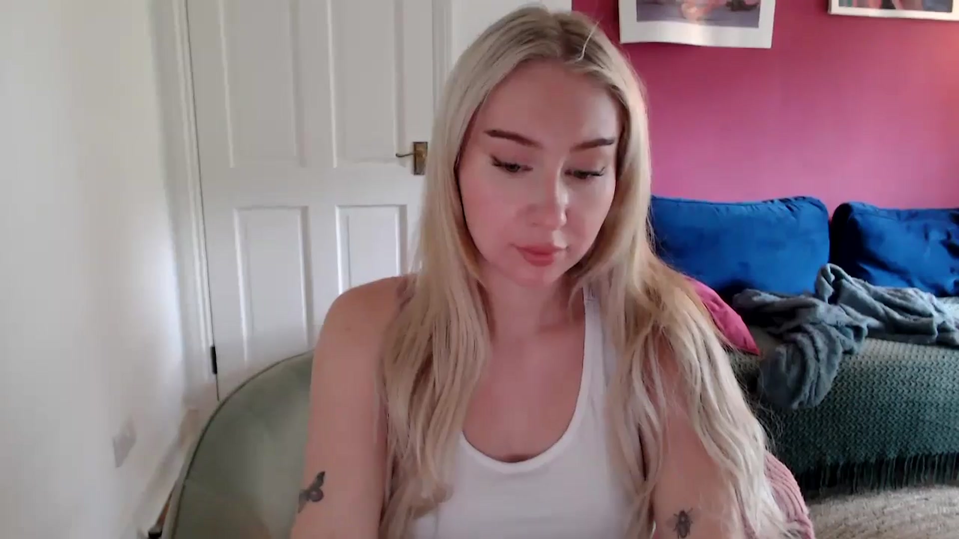 Gallery image thumbnail from PetiteAvax's myfreecams stream on, 09/27/2024, 12:48 image 10 of 20