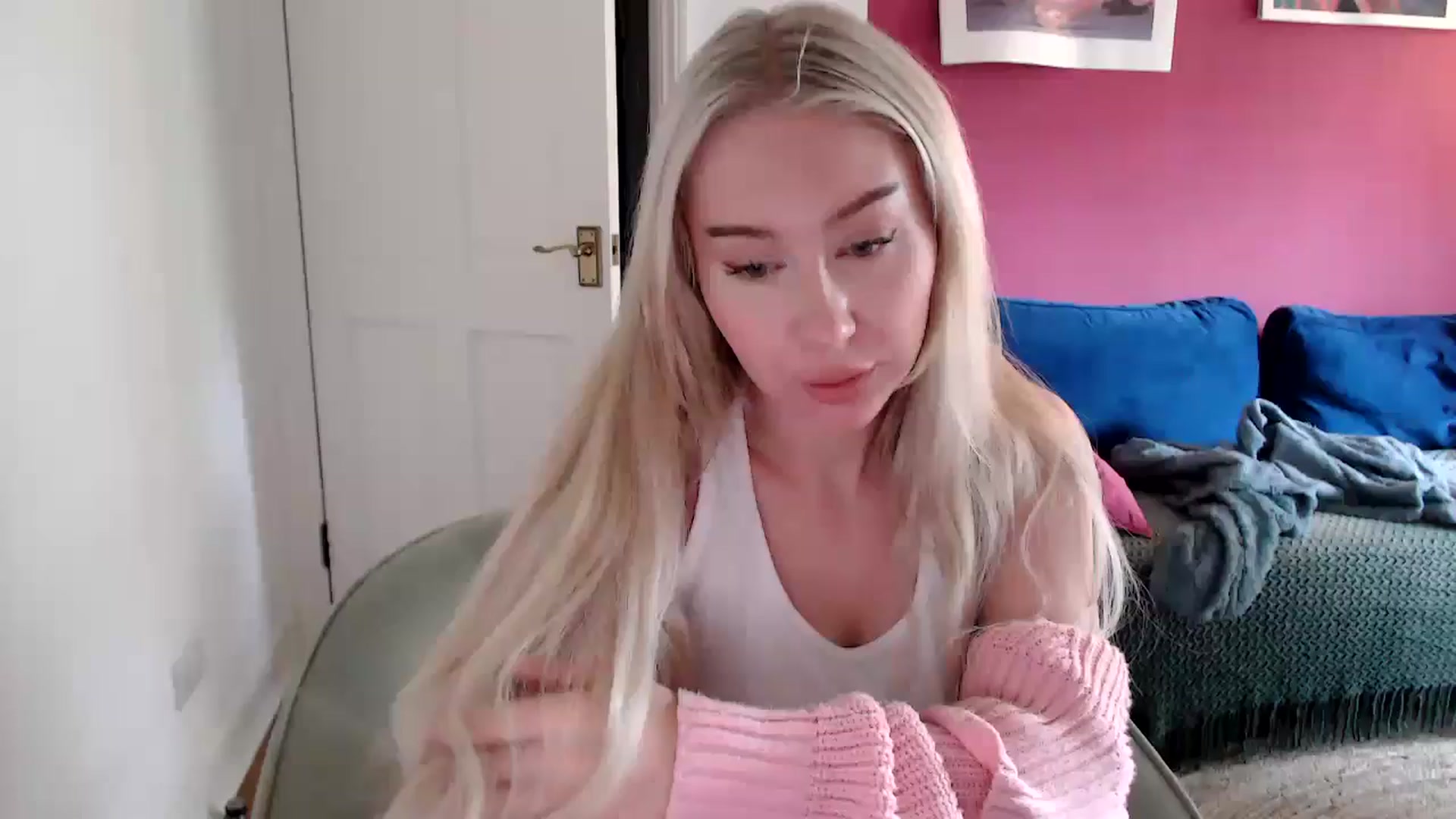 Gallery image thumbnail from PetiteAvax's myfreecams stream on, 09/27/2024, 12:48 image 1 of 20