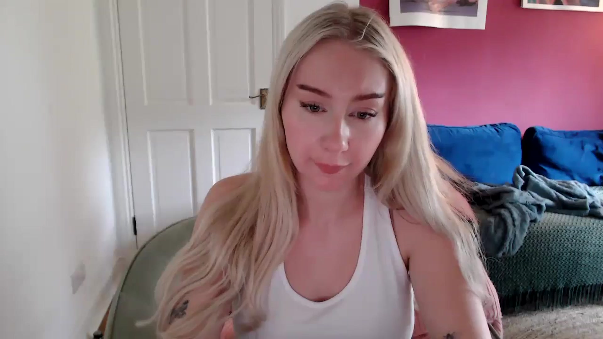 Gallery image thumbnail from PetiteAvax's myfreecams stream on, 09/27/2024, 12:48 image 8 of 20