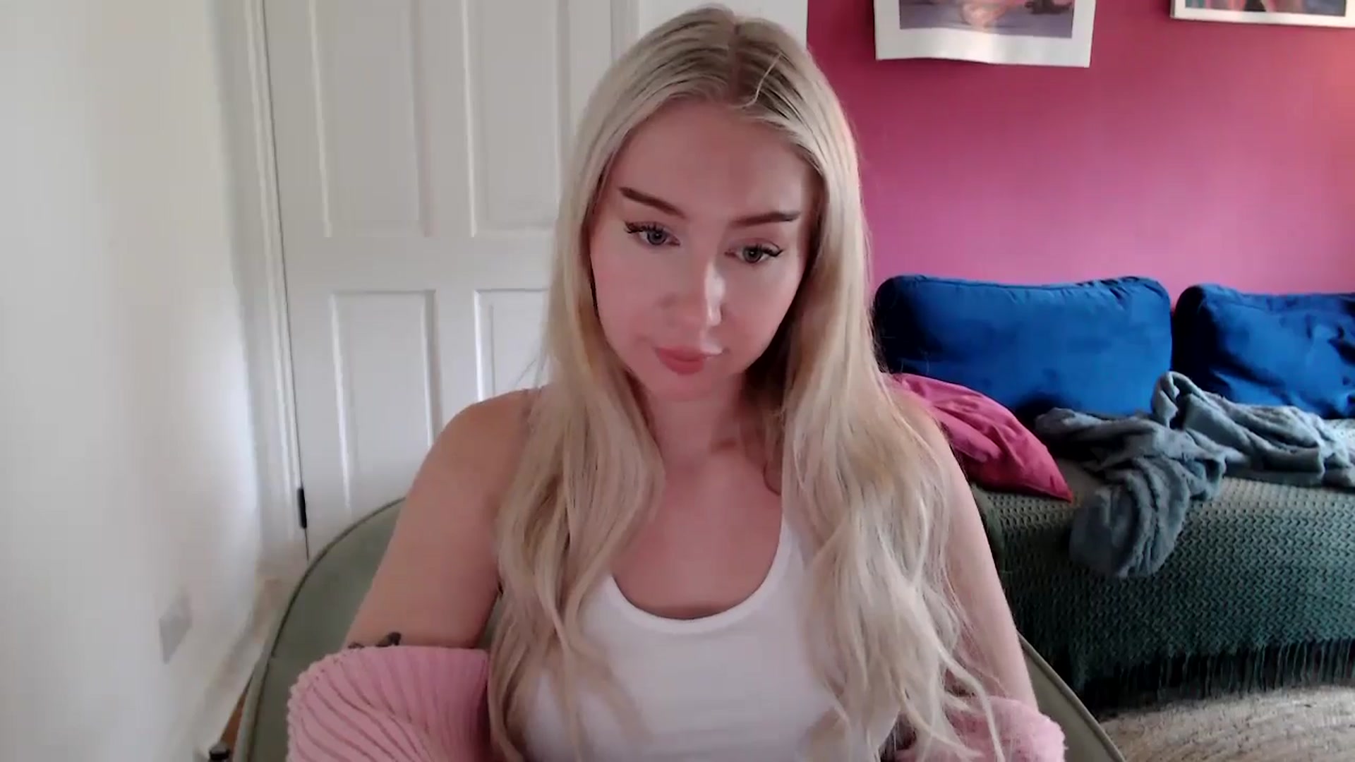 Gallery image thumbnail from PetiteAvax's myfreecams stream on, 09/27/2024, 12:48 image 7 of 20