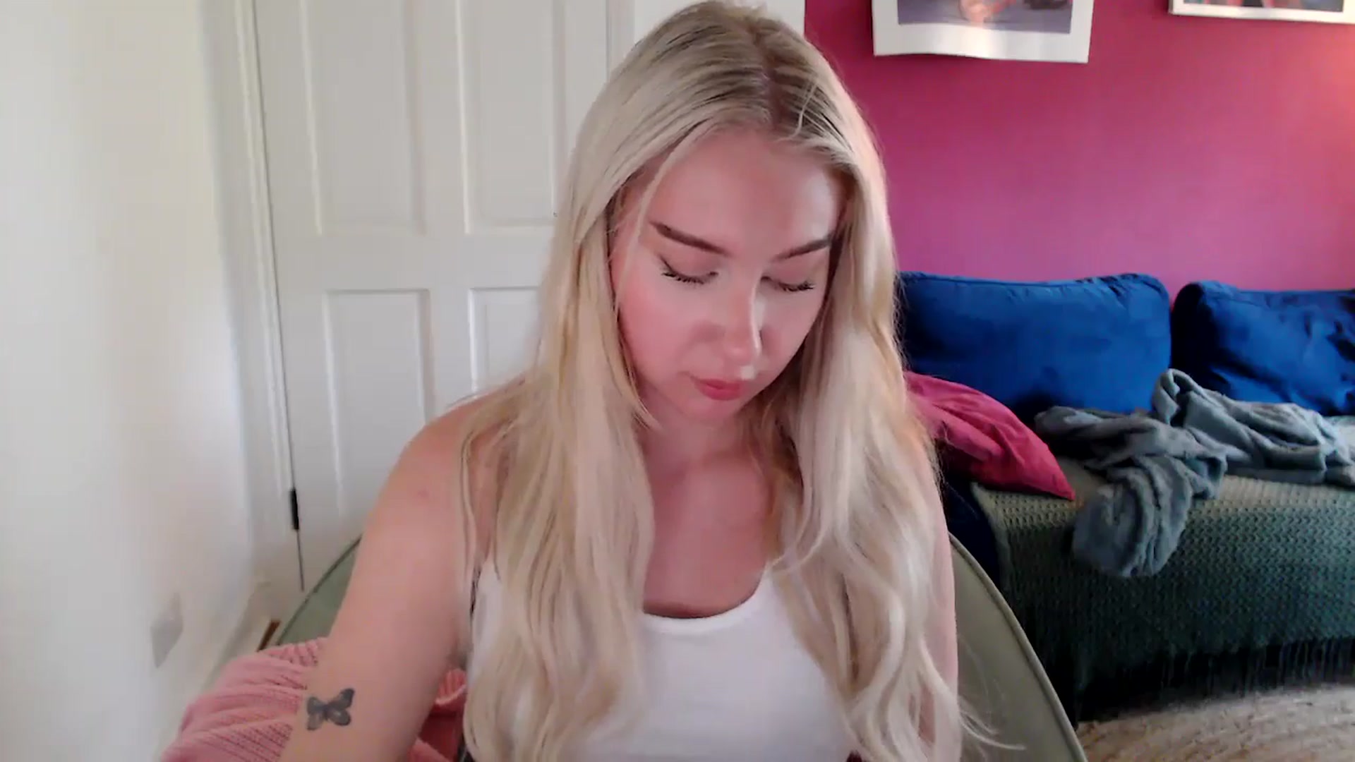 Gallery image thumbnail from PetiteAvax's myfreecams stream on, 09/27/2024, 13:26 image 17 of 20