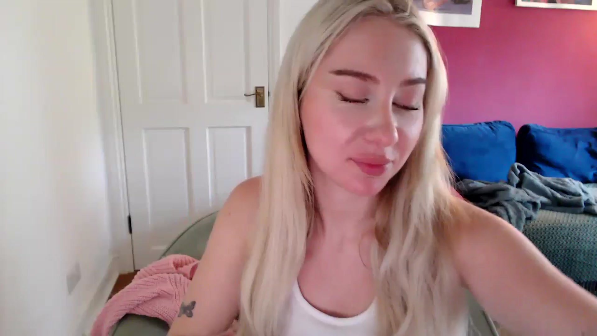 Gallery image thumbnail from PetiteAvax's myfreecams stream on, 09/27/2024, 13:26 image 10 of 20
