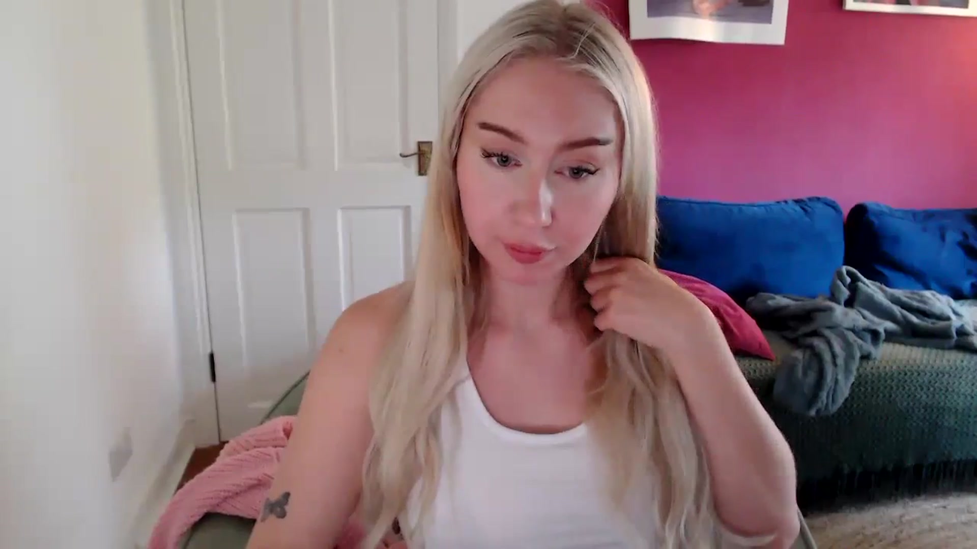 Gallery image thumbnail from PetiteAvax's myfreecams stream on, 09/27/2024, 13:26 image 14 of 20