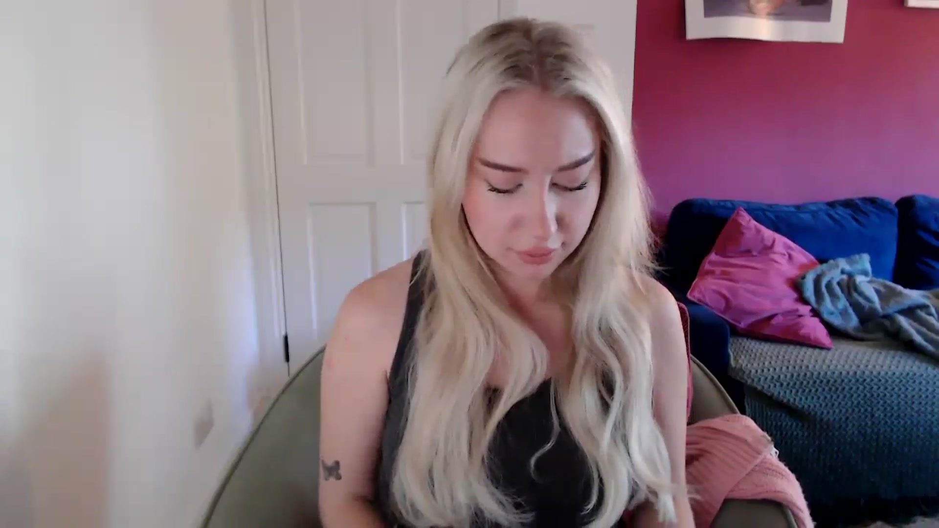 Gallery image thumbnail from PetiteAvax's myfreecams stream on, 09/28/2024, 09:26 image 8 of 20
