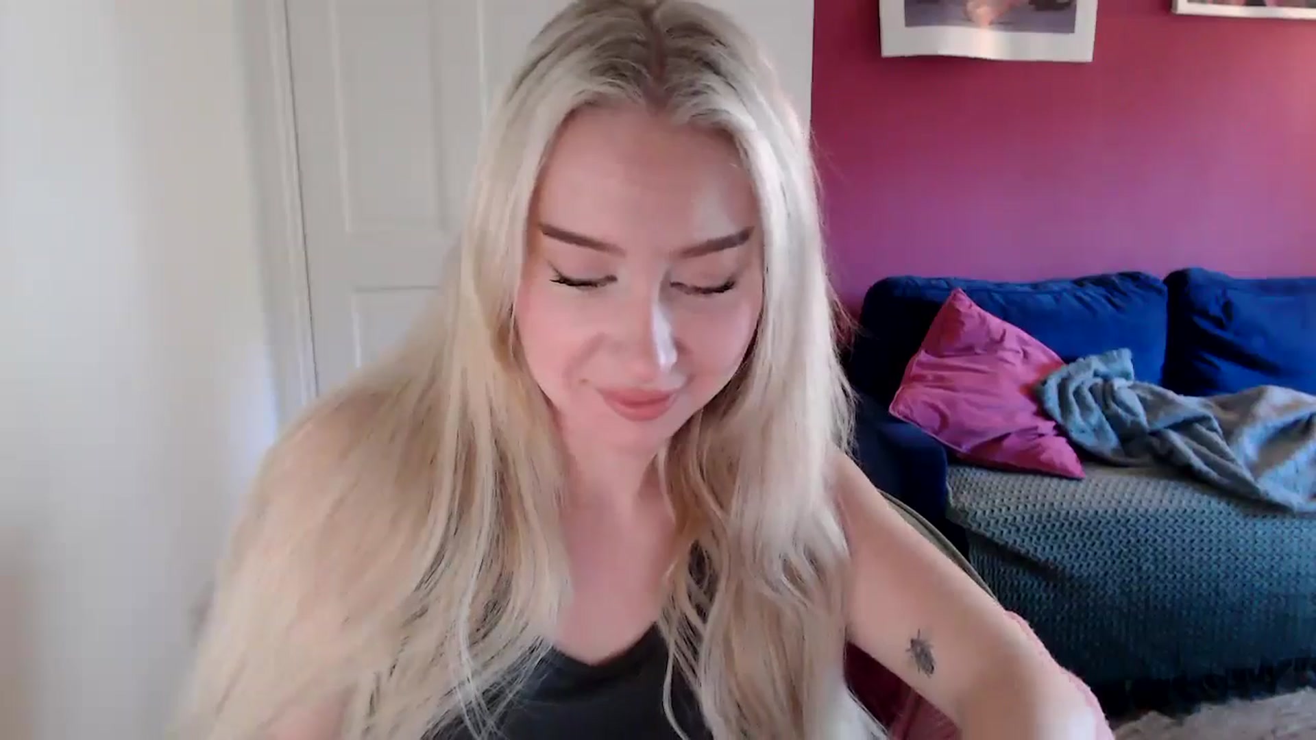 Gallery image thumbnail from PetiteAvax's myfreecams stream on, 09/28/2024, 09:26 image 20 of 20