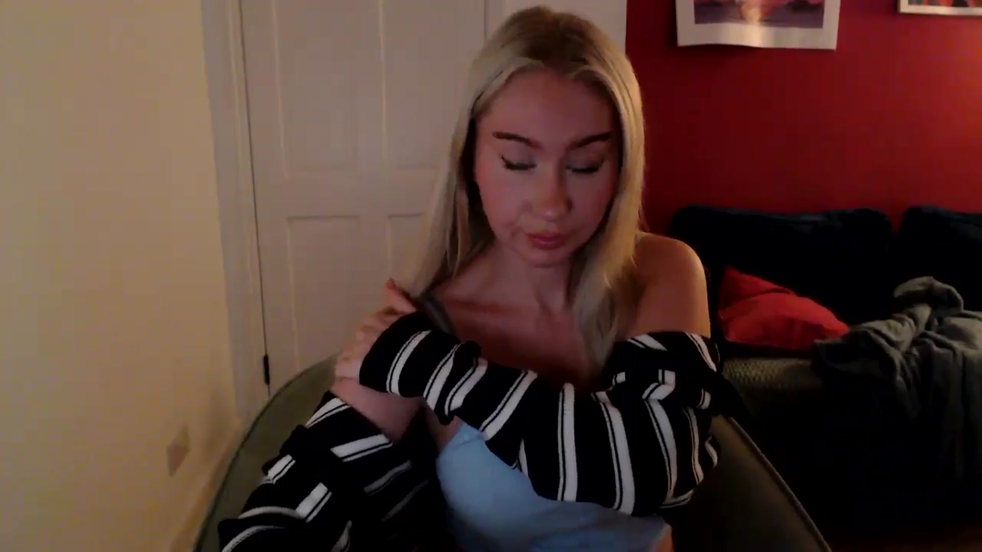 Gallery image thumbnail from PetiteAvax's myfreecams stream on, 09/28/2024, 20:40 image 6 of 20