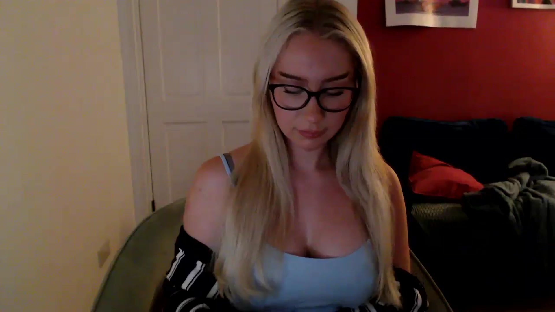 Gallery image thumbnail from PetiteAvax's myfreecams stream on, 09/28/2024, 20:40 image 8 of 20