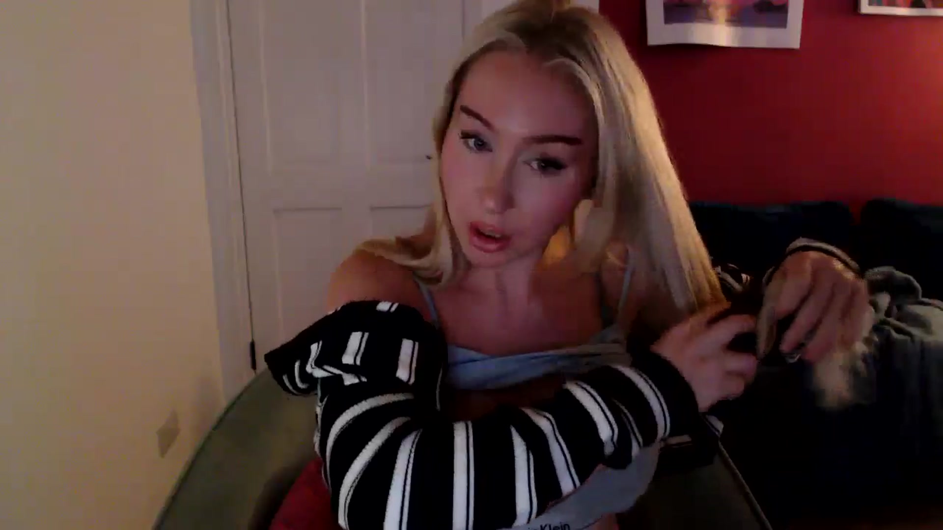 Gallery image thumbnail from PetiteAvax's myfreecams stream on, 09/28/2024, 20:40 image 4 of 20