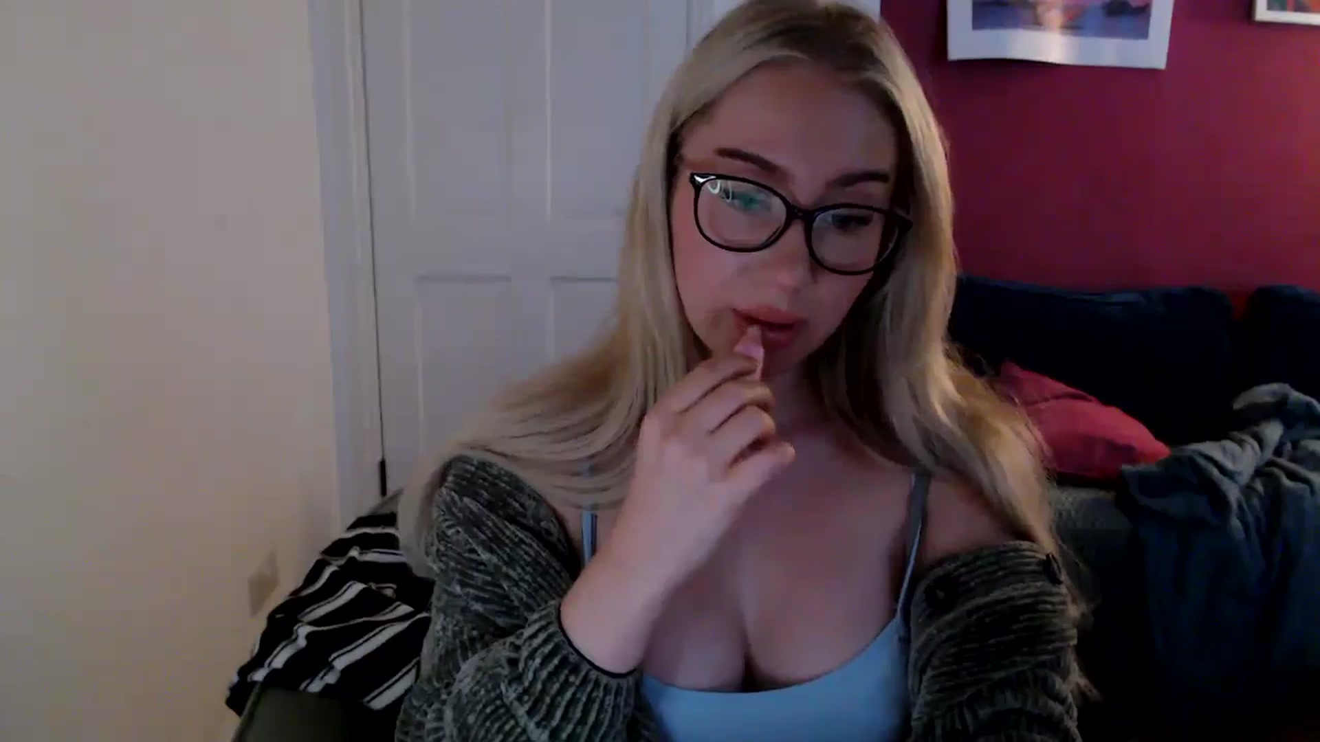 Gallery image thumbnail from PetiteAvax's myfreecams stream on, 09/28/2024, 20:40 image 16 of 20
