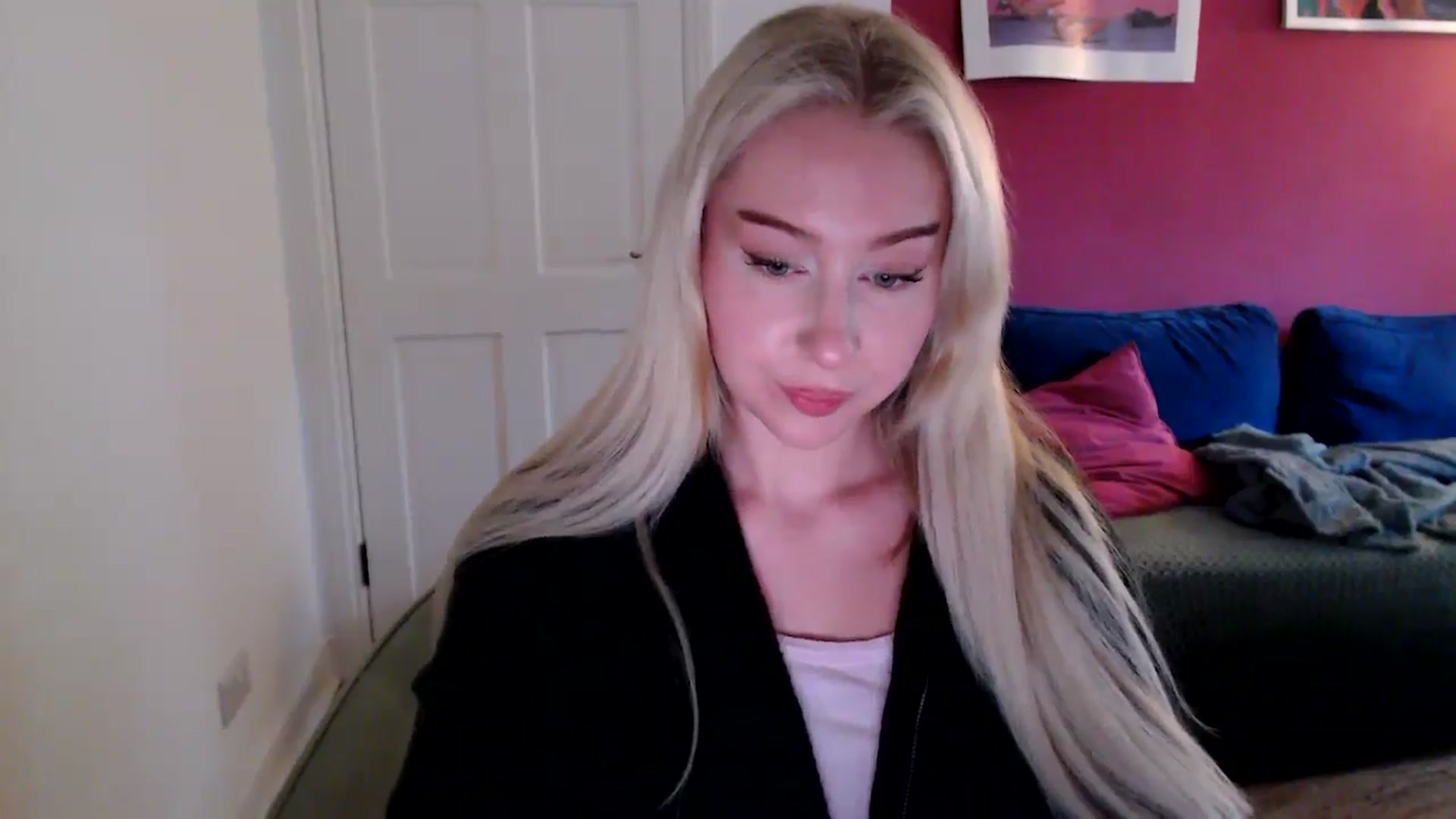 Gallery image thumbnail from PetiteAvax's myfreecams stream on, 09/29/2024, 16:20 image 16 of 20