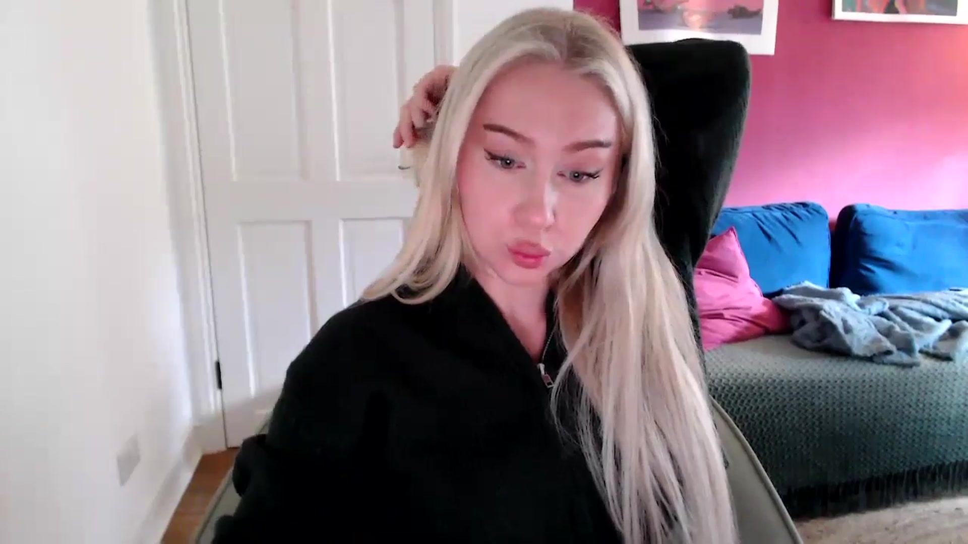 Gallery image thumbnail from PetiteAvax's myfreecams stream on, 09/29/2024, 16:20 image 3 of 20