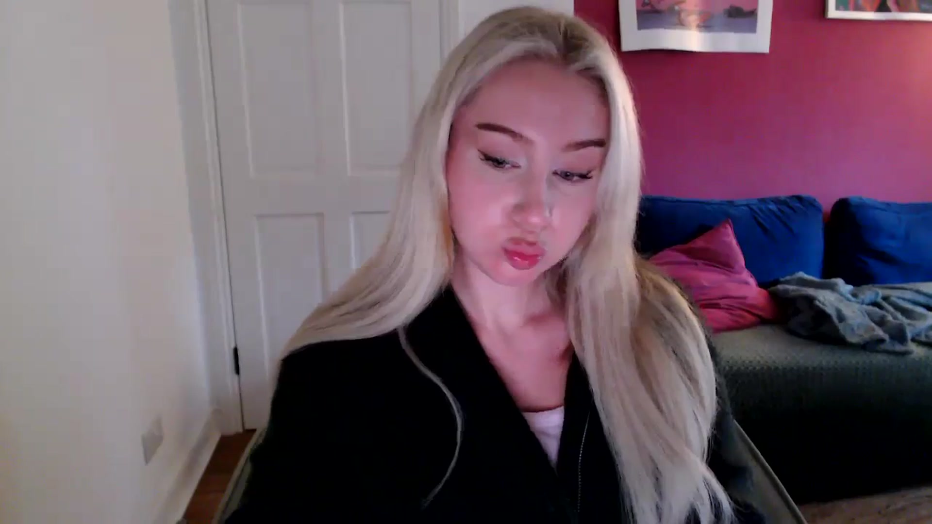 Gallery image thumbnail from PetiteAvax's myfreecams stream on, 09/29/2024, 16:20 image 15 of 20