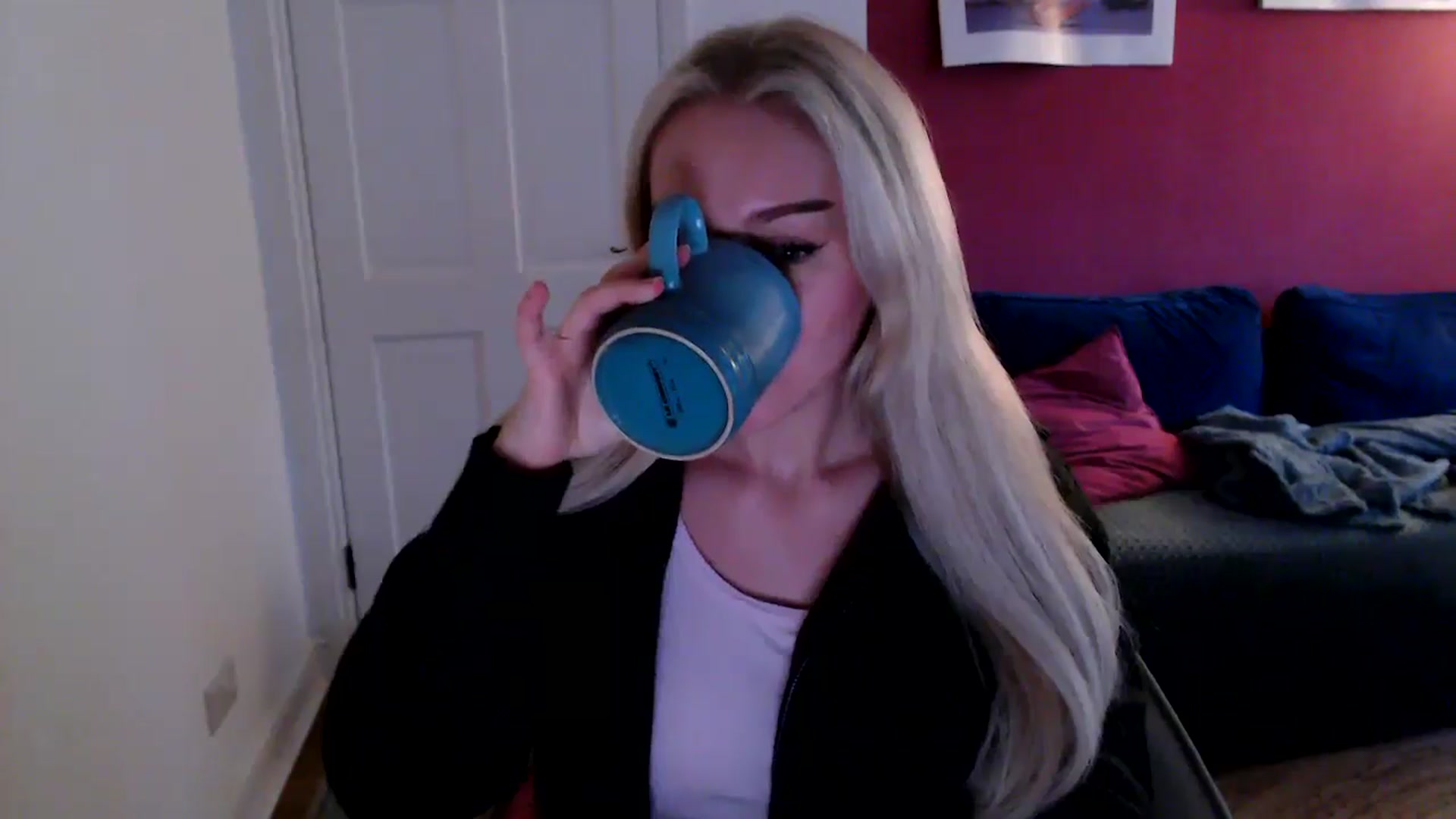 Gallery image thumbnail from PetiteAvax's myfreecams stream on, 09/29/2024, 17:02 image 13 of 20