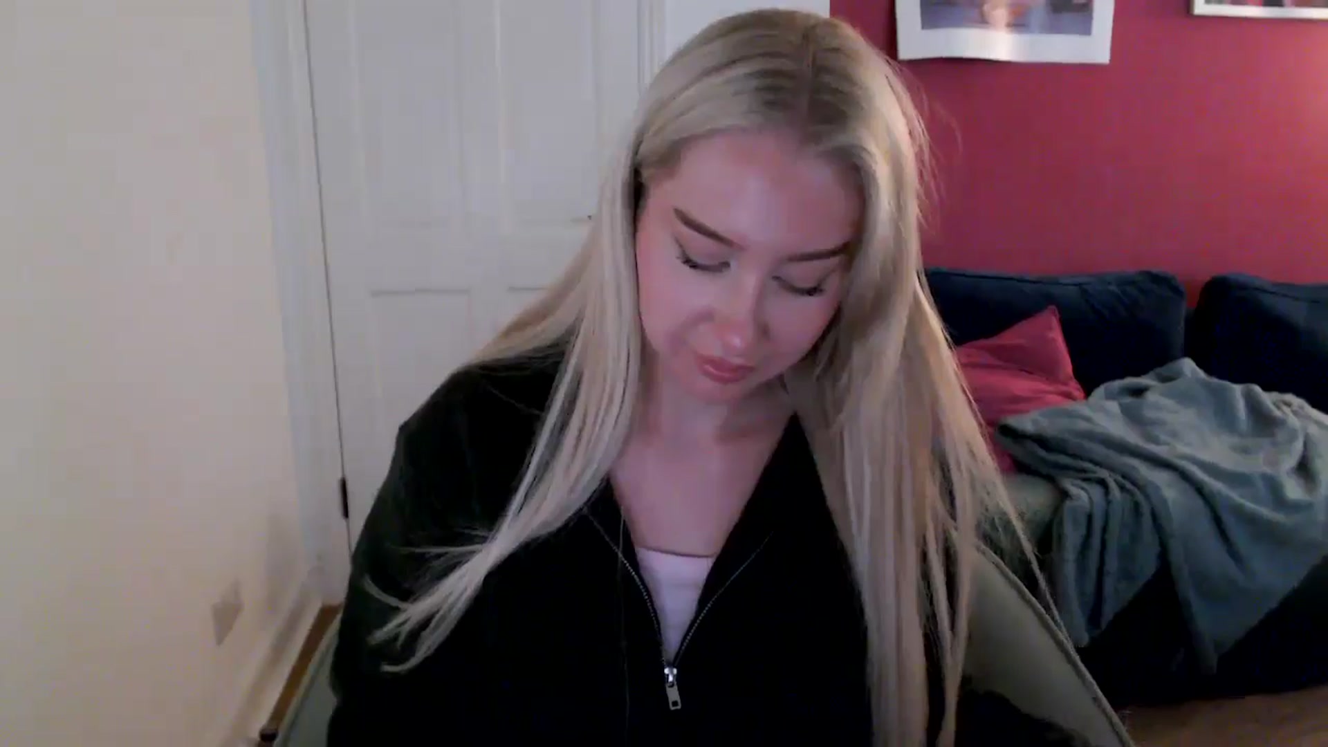 Gallery image thumbnail from PetiteAvax's myfreecams stream on, 09/29/2024, 18:55 image 16 of 20