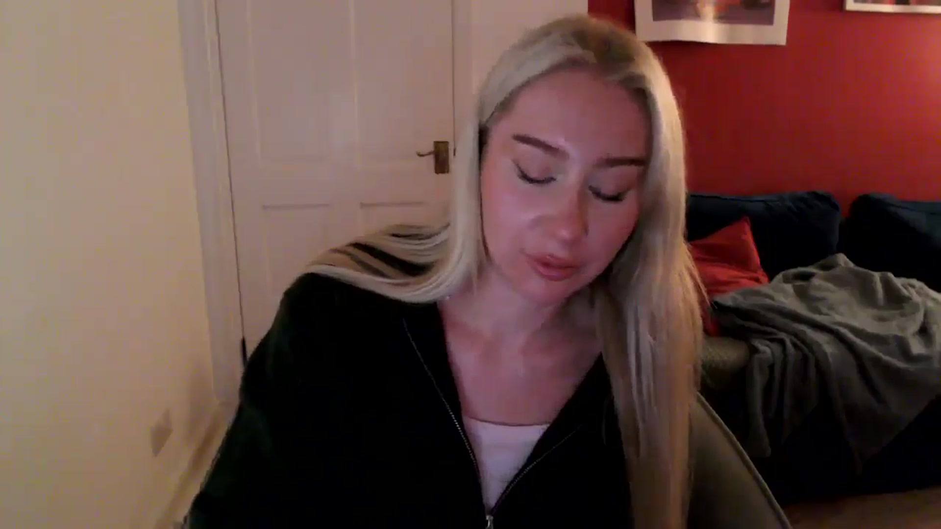 Gallery image thumbnail from PetiteAvax's myfreecams stream on, 09/29/2024, 18:55 image 6 of 20