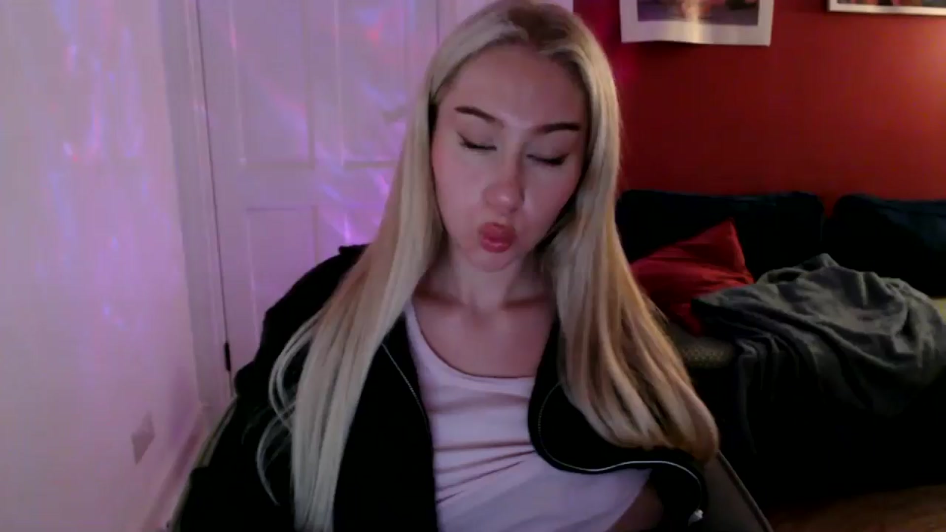 Gallery image thumbnail from PetiteAvax's myfreecams stream on, 09/29/2024, 18:55 image 1 of 20