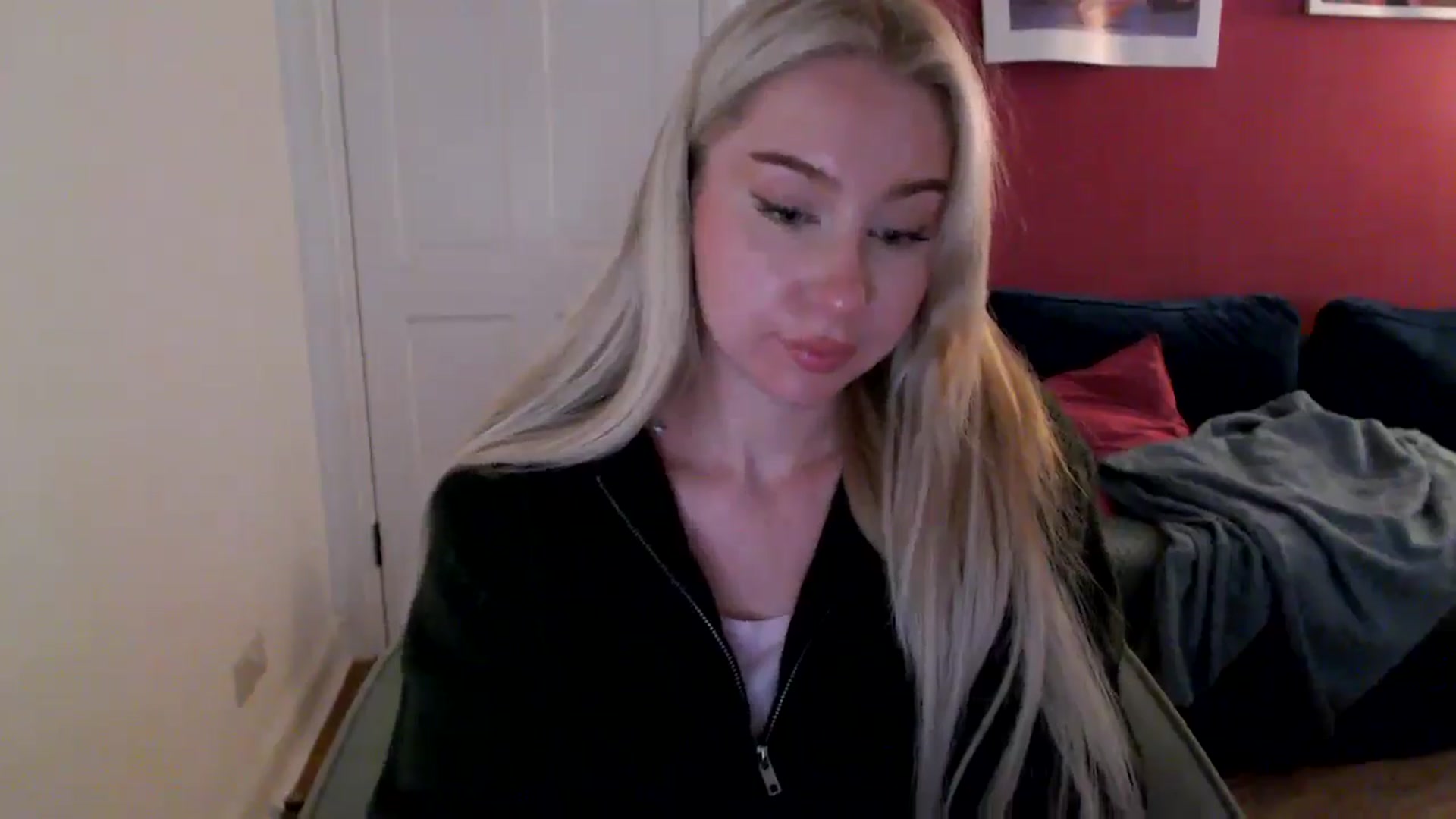 Gallery image thumbnail from PetiteAvax's myfreecams stream on, 09/29/2024, 18:55 image 17 of 20