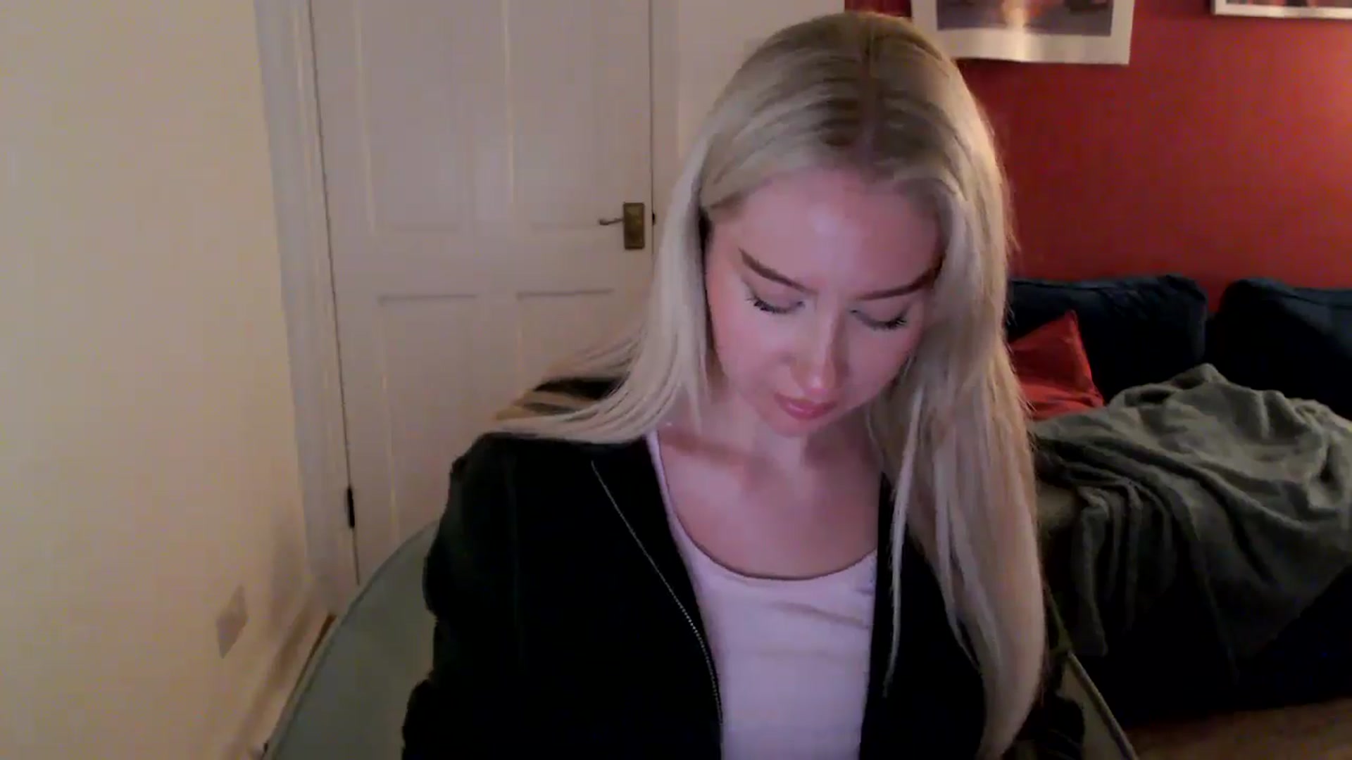 Gallery image thumbnail from PetiteAvax's myfreecams stream on, 09/29/2024, 18:55 image 4 of 20