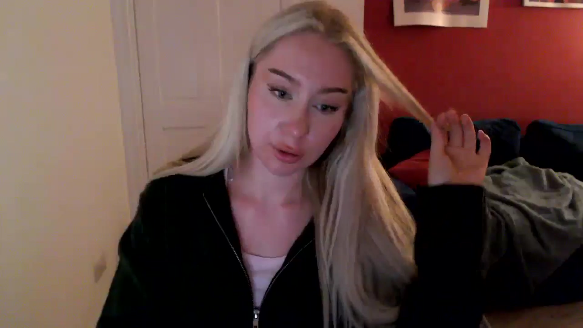 Gallery image thumbnail from PetiteAvax's myfreecams stream on, 09/29/2024, 18:55 image 7 of 20