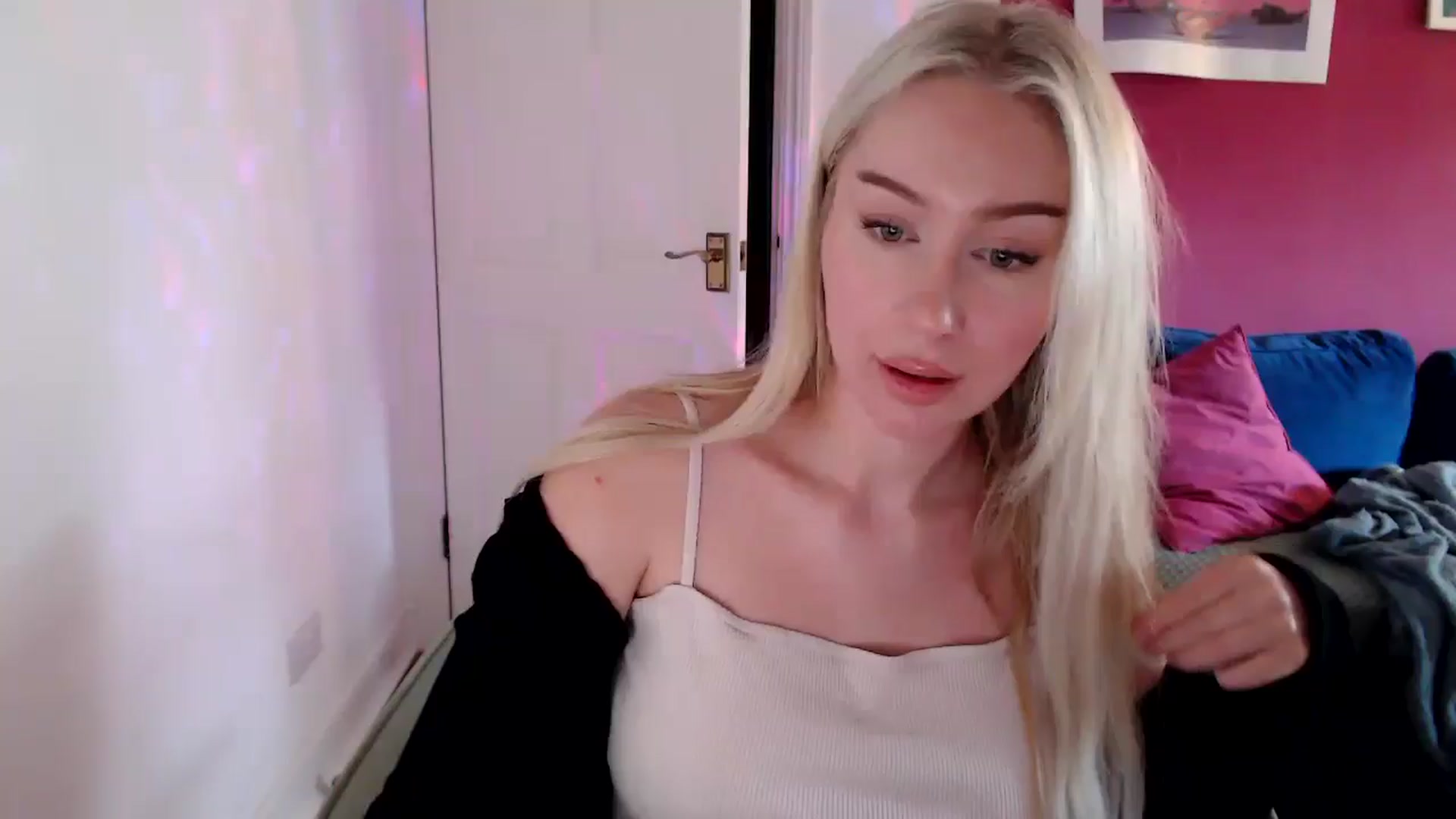Gallery image thumbnail from PetiteAvax's myfreecams stream on, 09/30/2024, 11:40 image 7 of 20