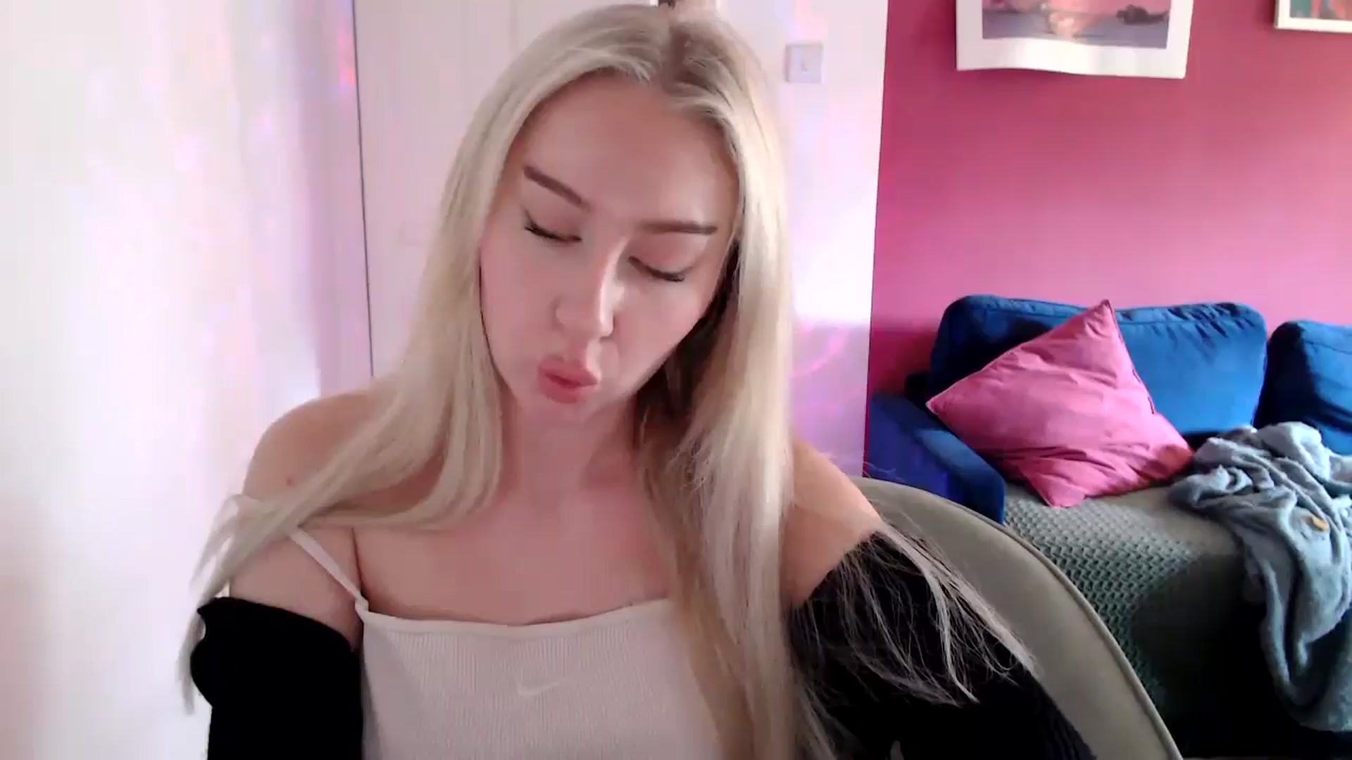 Gallery image thumbnail from PetiteAvax's myfreecams stream on, 09/30/2024, 11:40 image 1 of 20